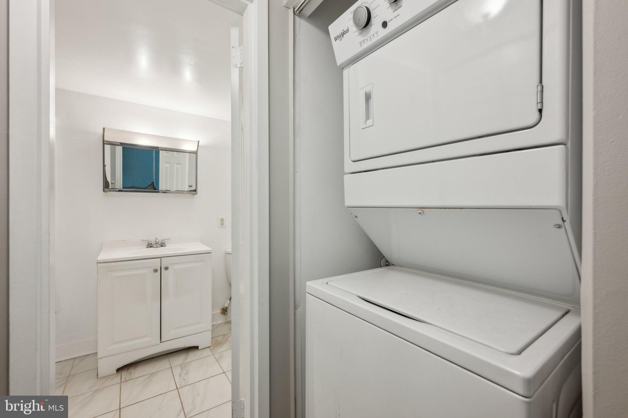 TREETOP CONDO - Residential Lease