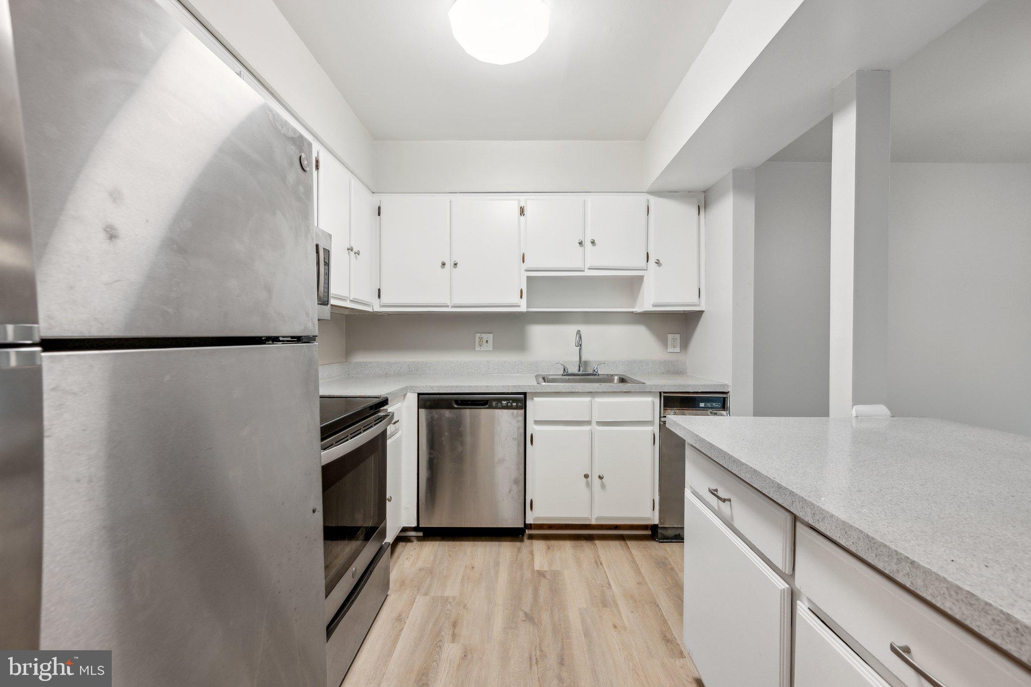 TREETOP CONDO - Residential Lease