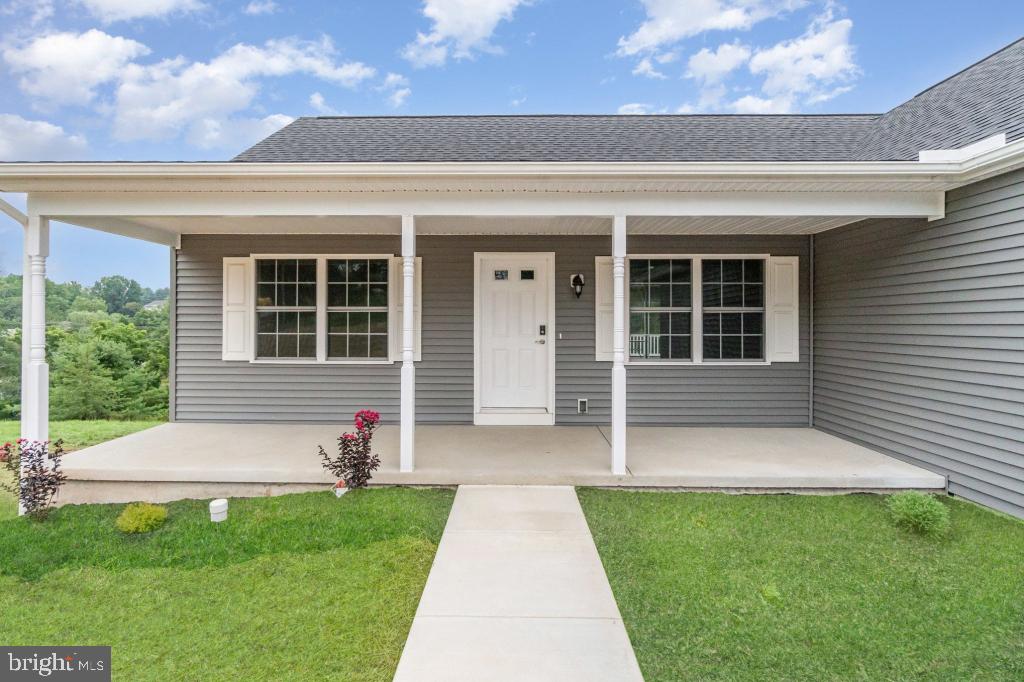 864 WYNONAH DRIVE