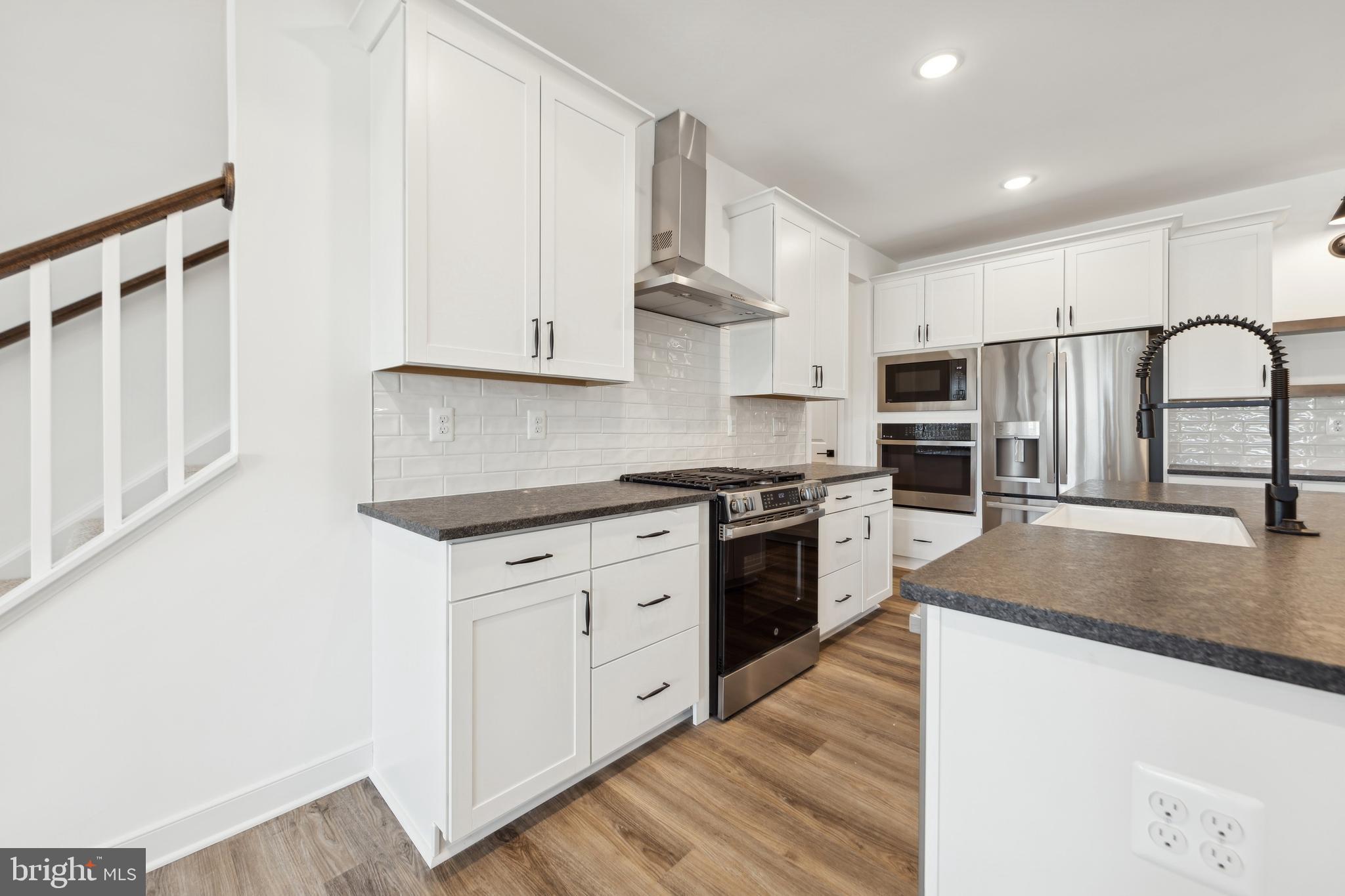 ADMIRAL'S LANDING - Residential