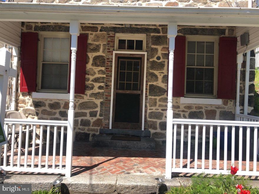Studio apartment on first level. Living/sleeping area, 1 bathroom, kitchen, central air, laminate floors, ceiling fan. No smoking. No pets.