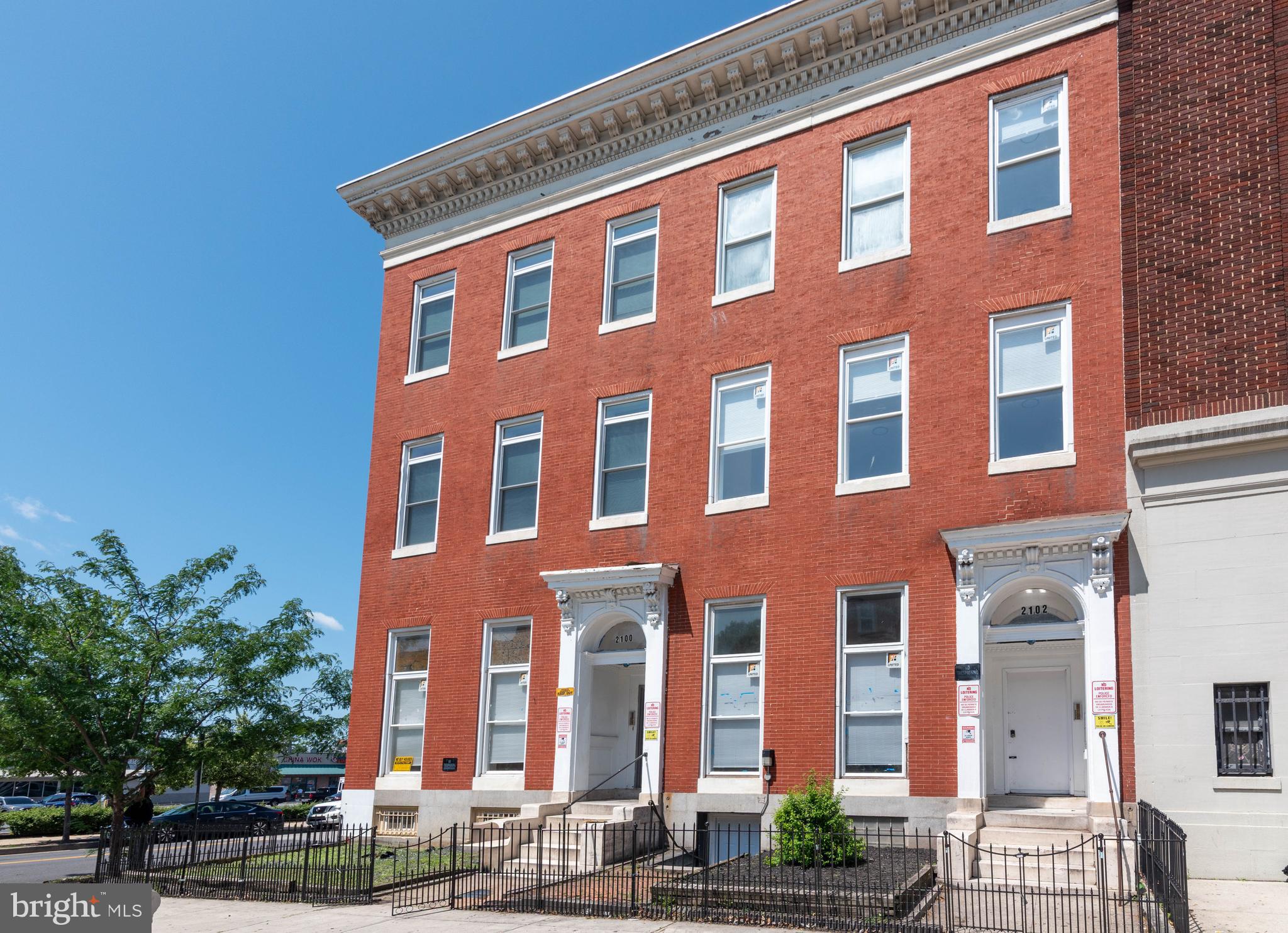 Main image without alt text