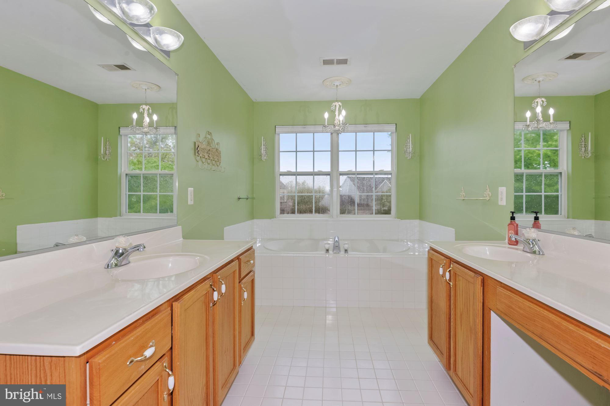 ROUND HILL - Residential