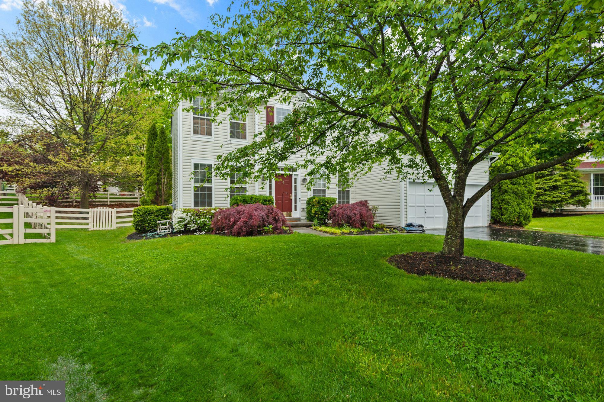 ROUND HILL - Residential