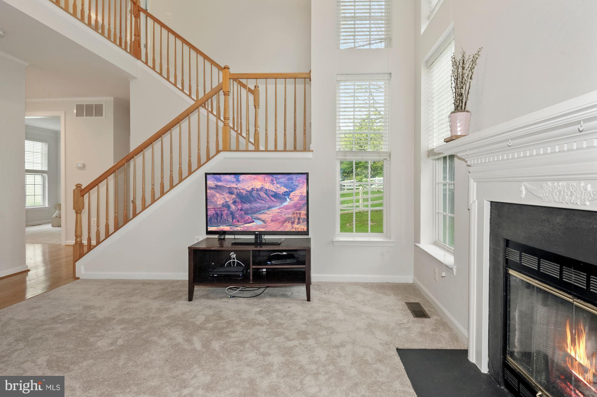 ROUND HILL - Residential