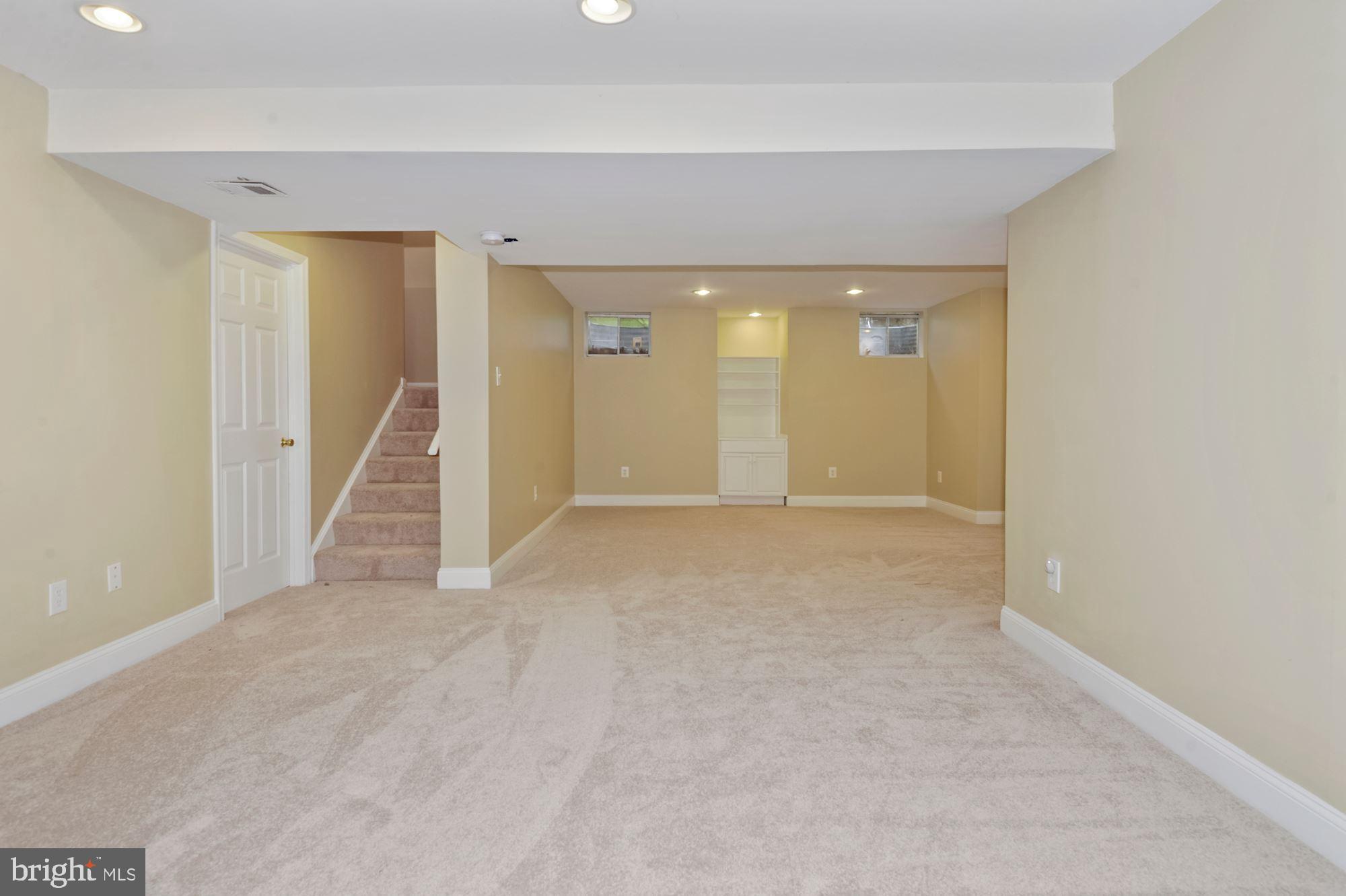 ROUND HILL - Residential