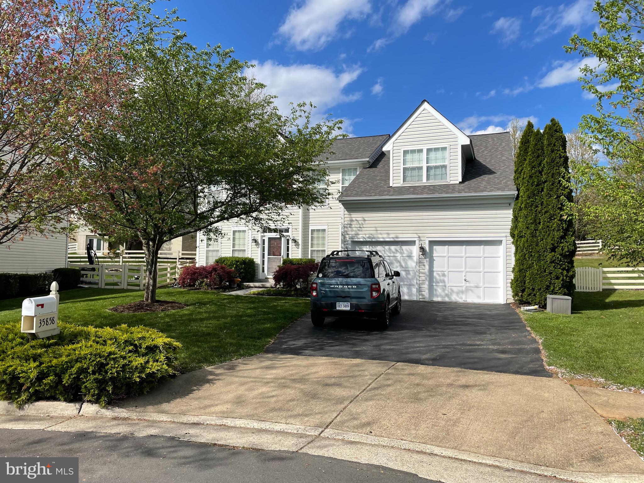 ROUND HILL - Residential