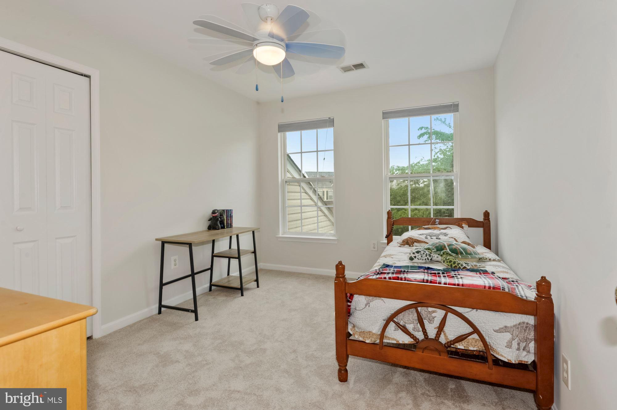 ROUND HILL - Residential