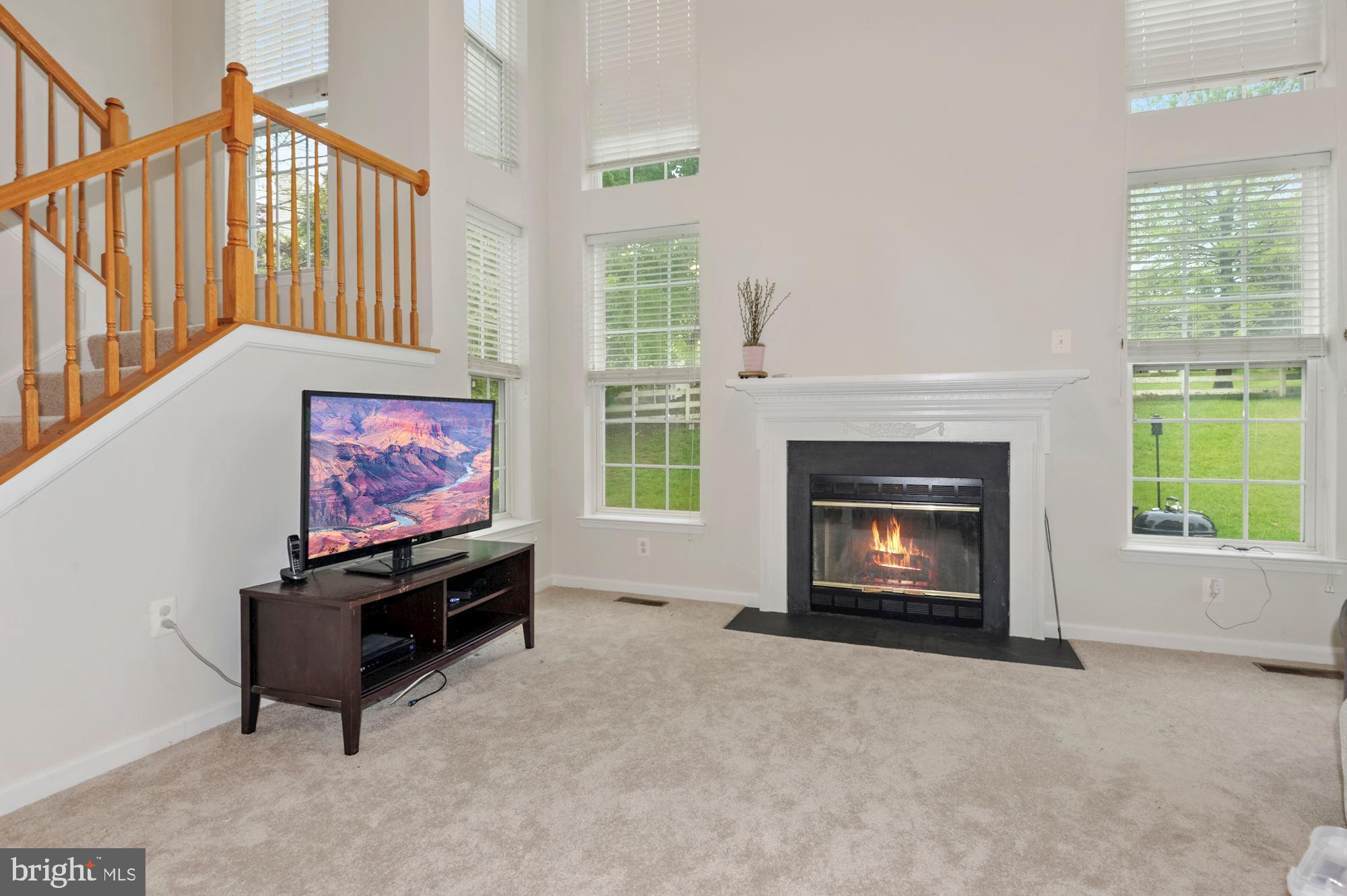 ROUND HILL - Residential