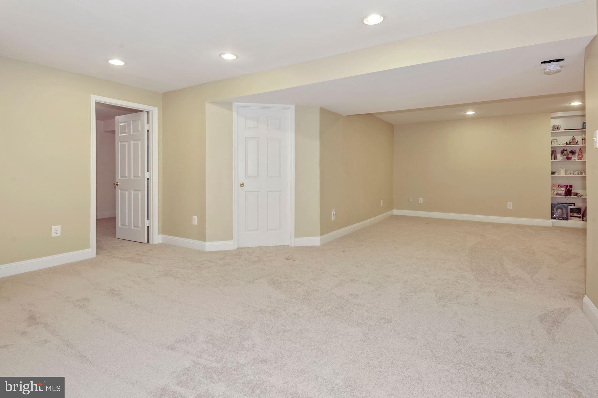 ROUND HILL - Residential