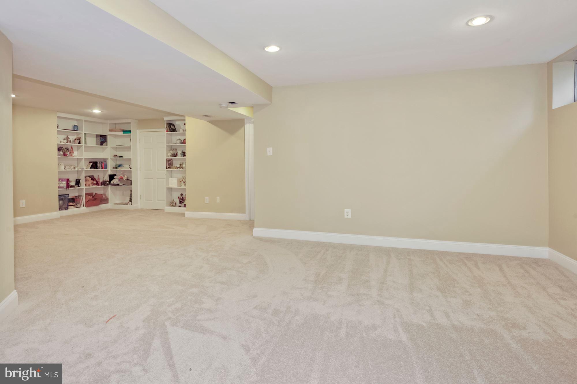 ROUND HILL - Residential