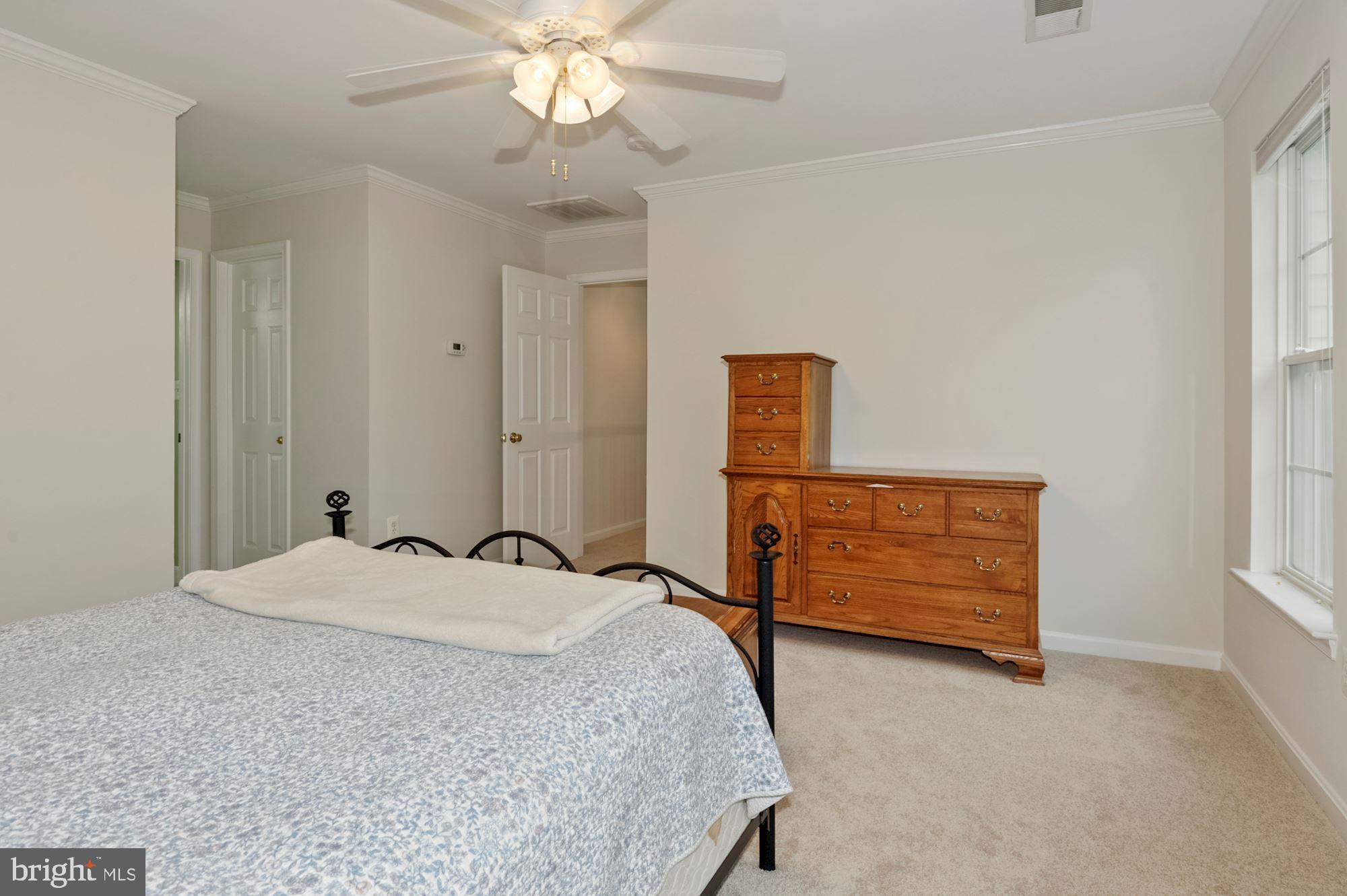 ROUND HILL - Residential