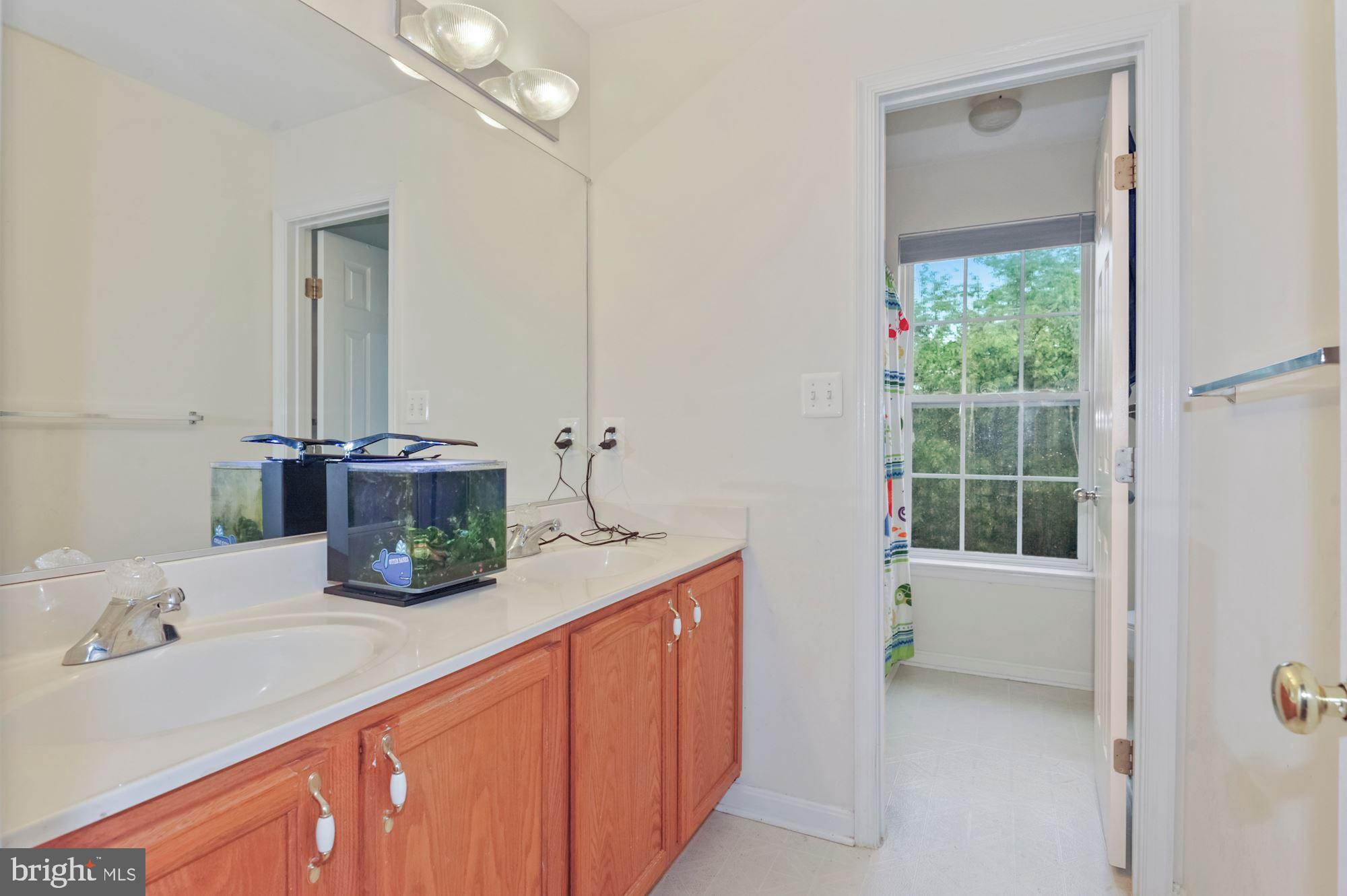 ROUND HILL - Residential