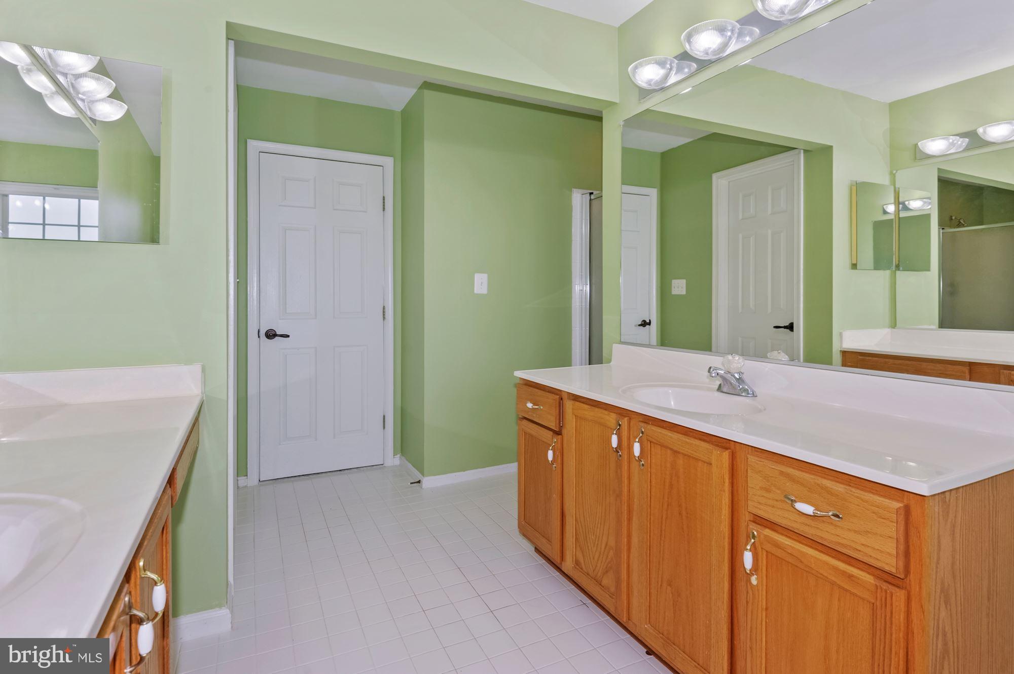 ROUND HILL - Residential