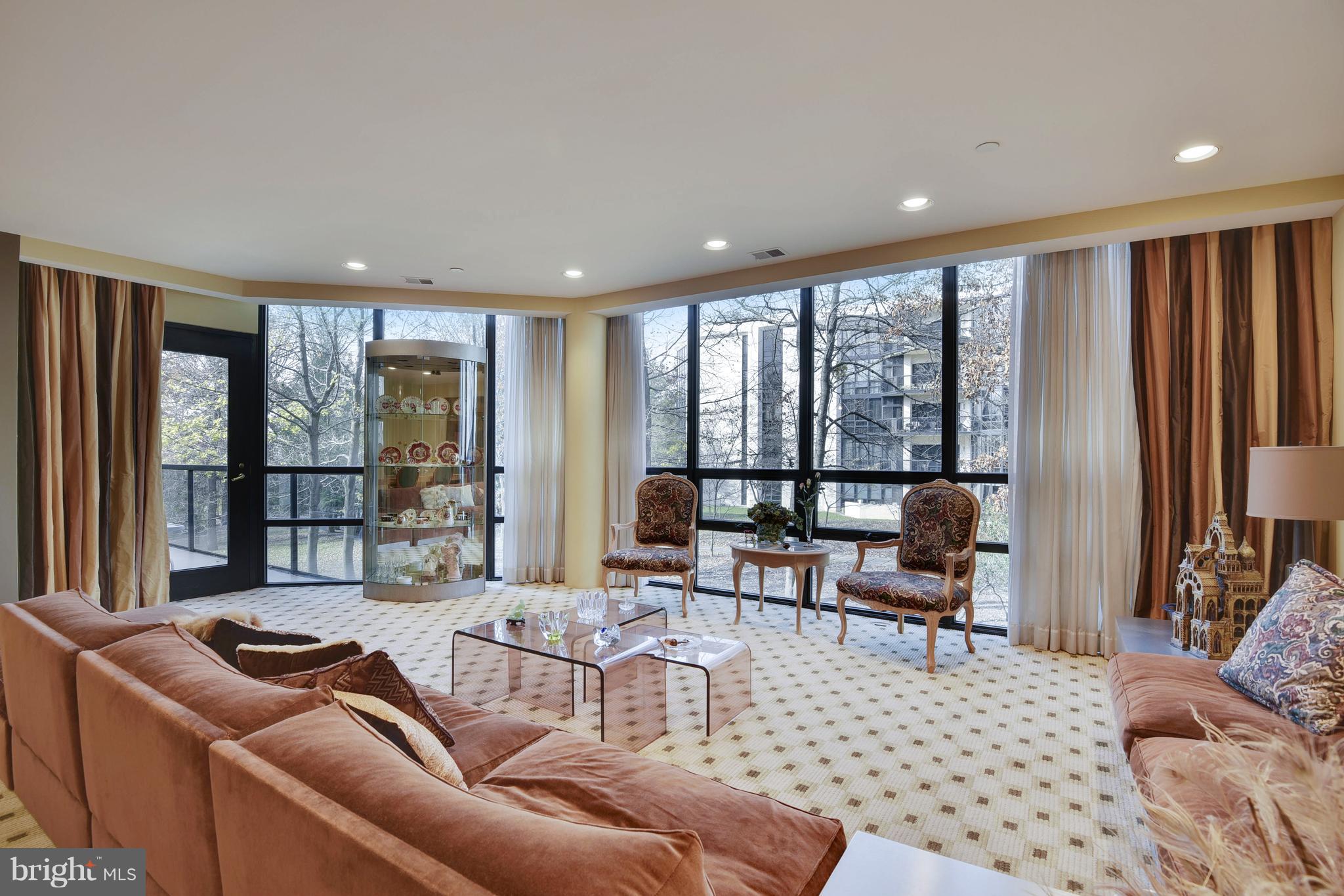 PAVILION IN THE PARK - Residential