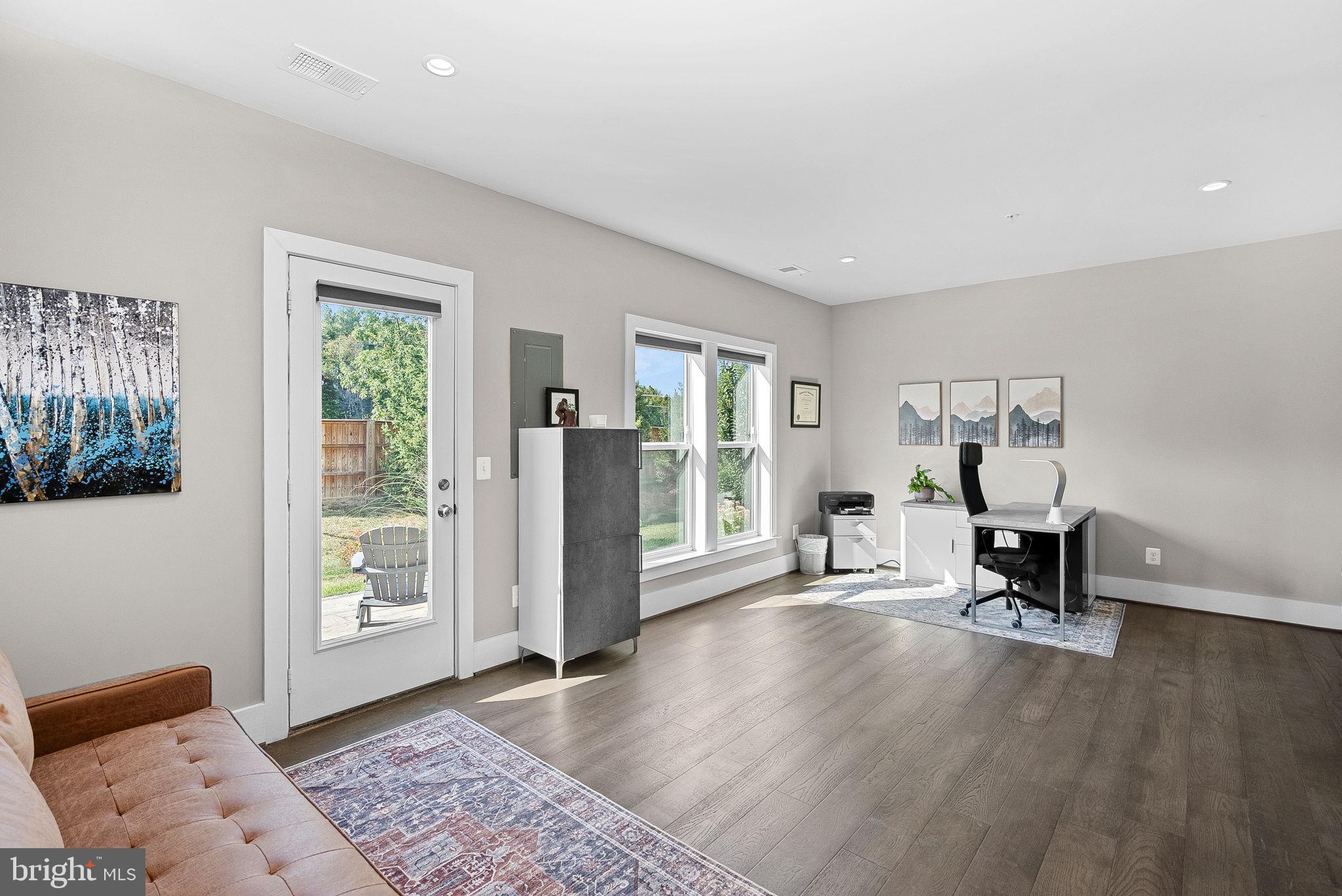 ASHBURN OVERLOOK - Residential Lease