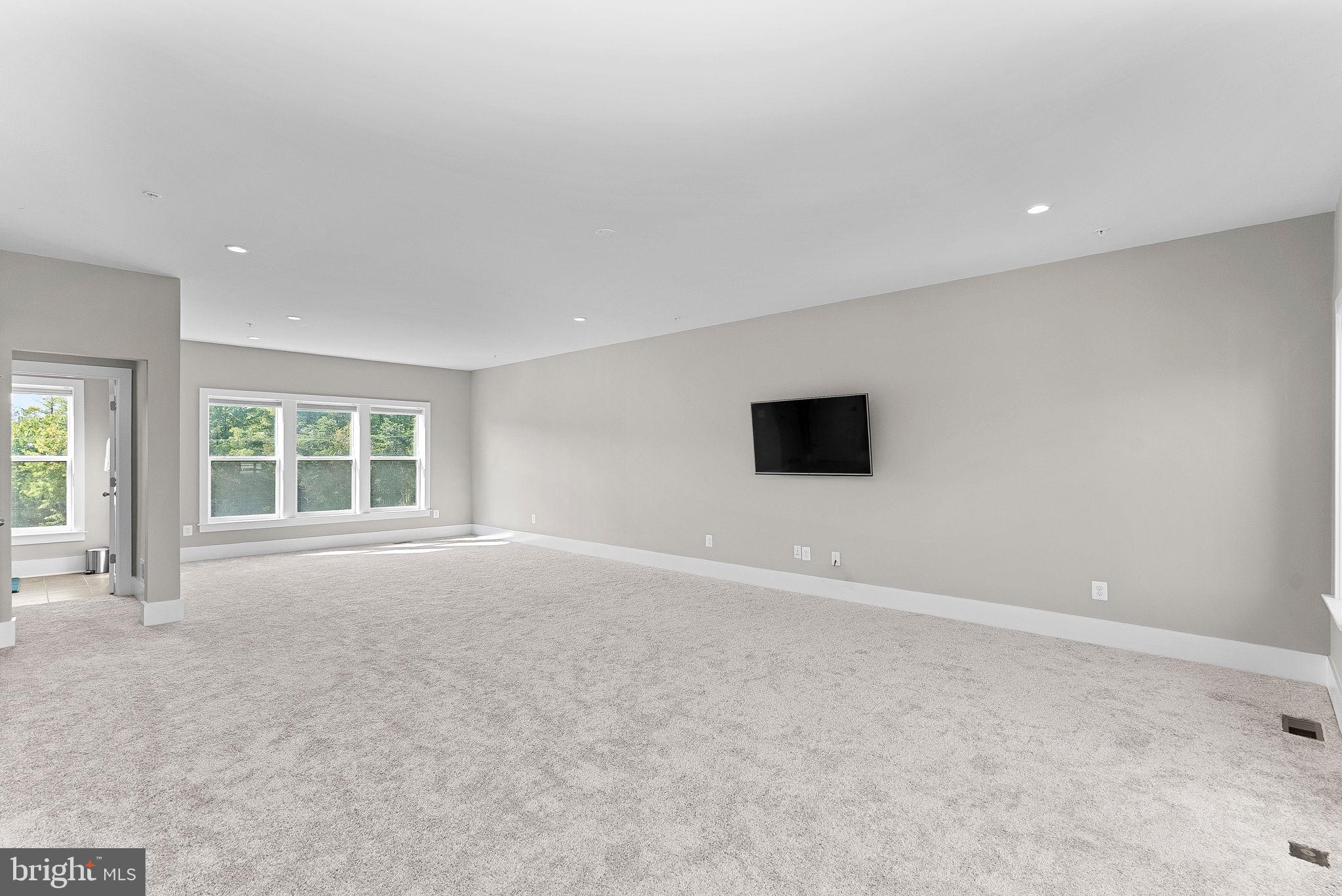 ASHBURN OVERLOOK - Residential Lease