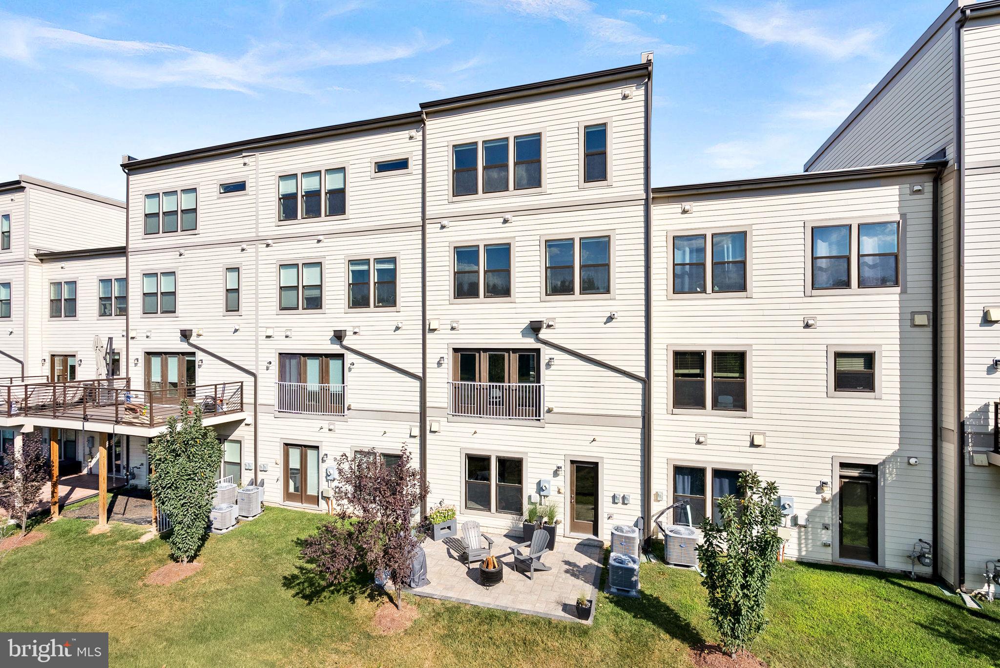 ASHBURN OVERLOOK - Residential Lease