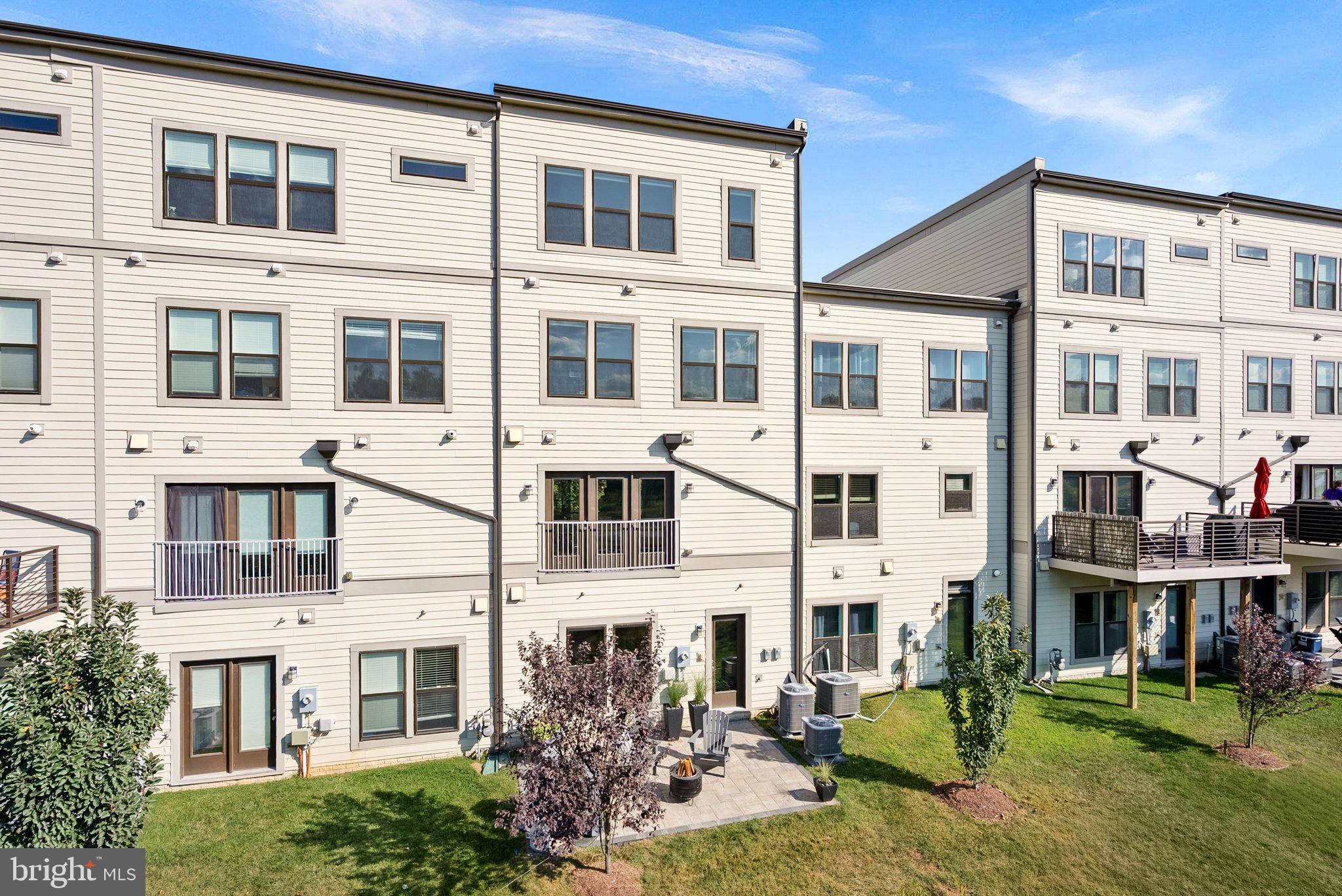 ASHBURN OVERLOOK - Residential Lease