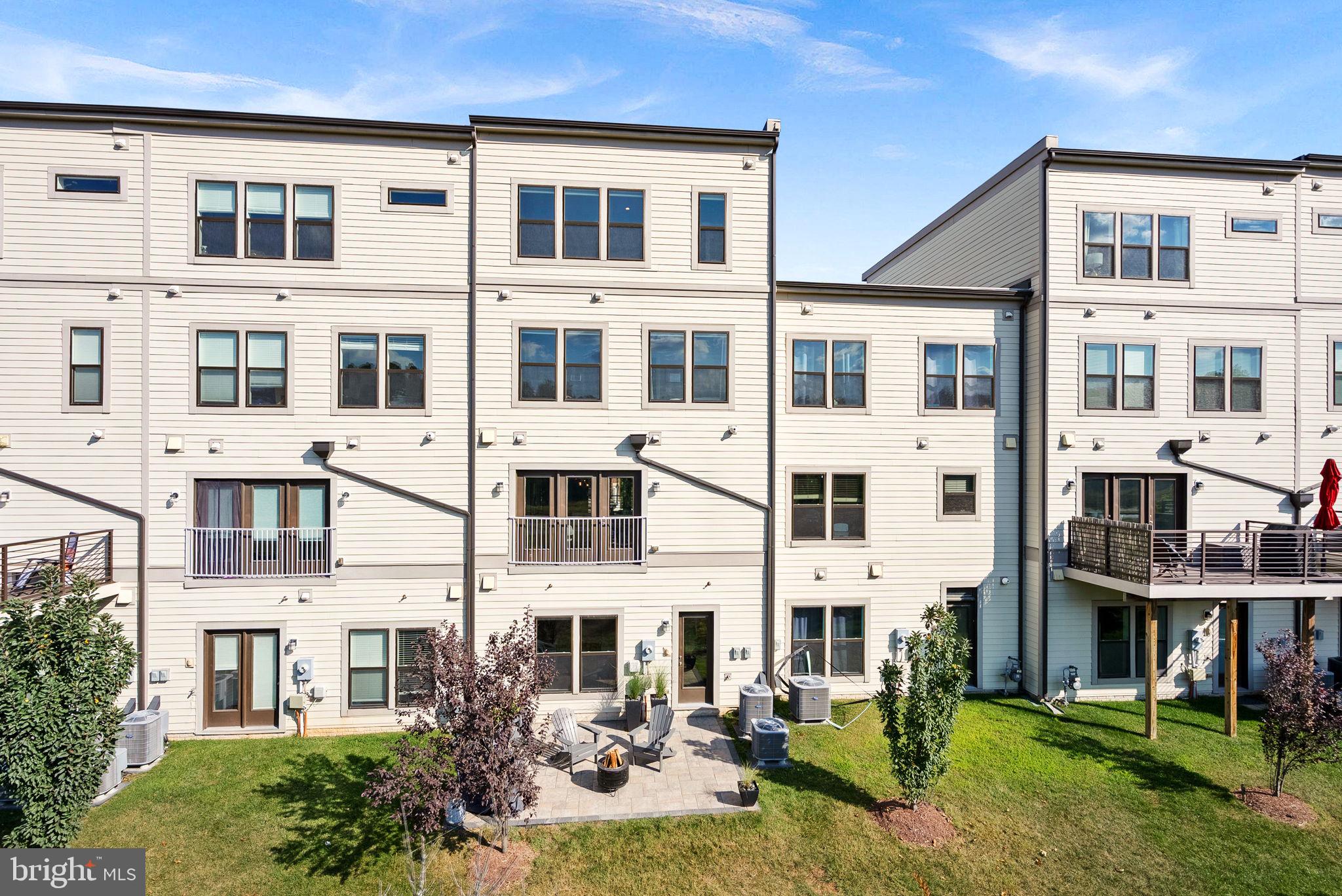 ASHBURN OVERLOOK - Residential Lease