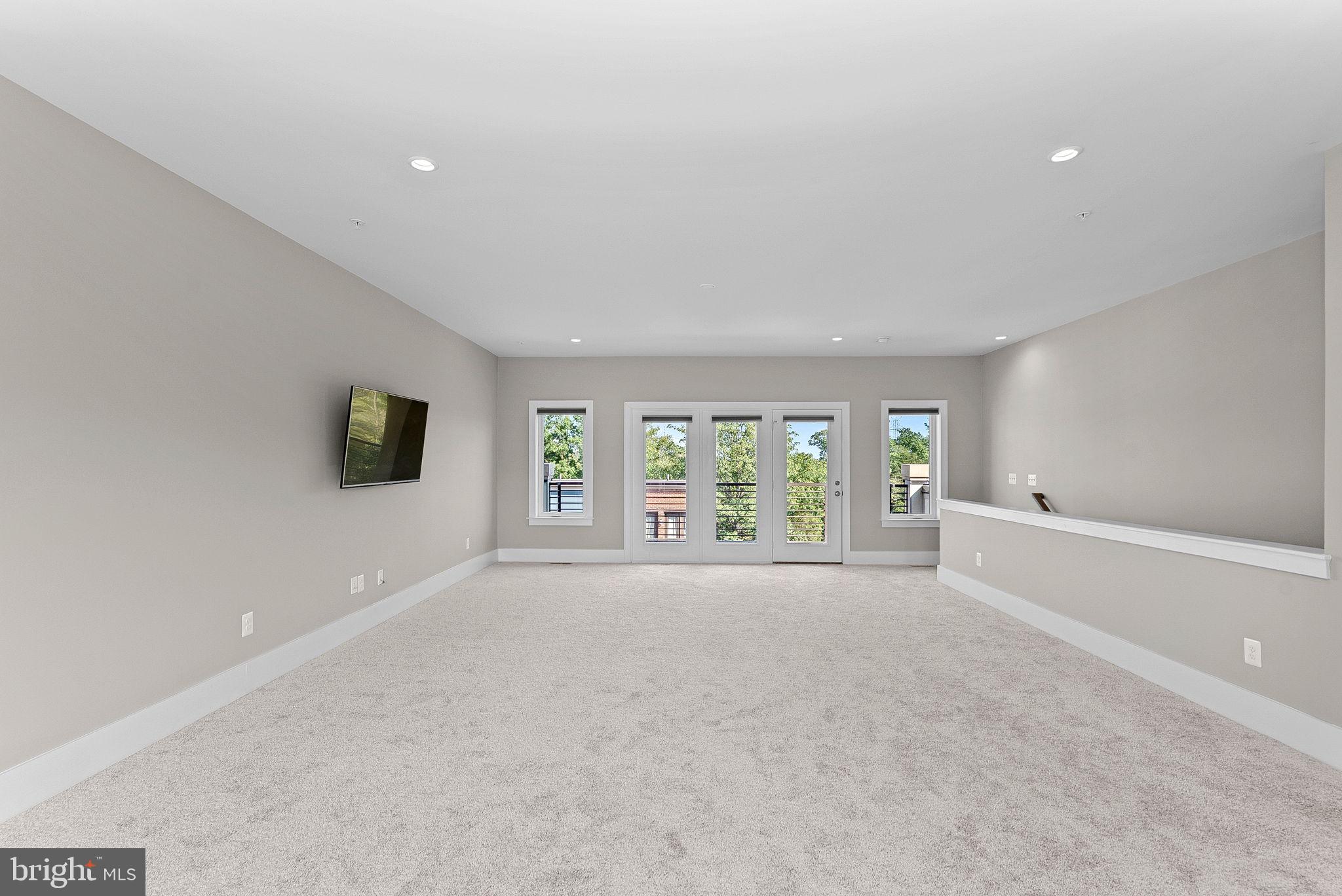 ASHBURN OVERLOOK - Residential Lease