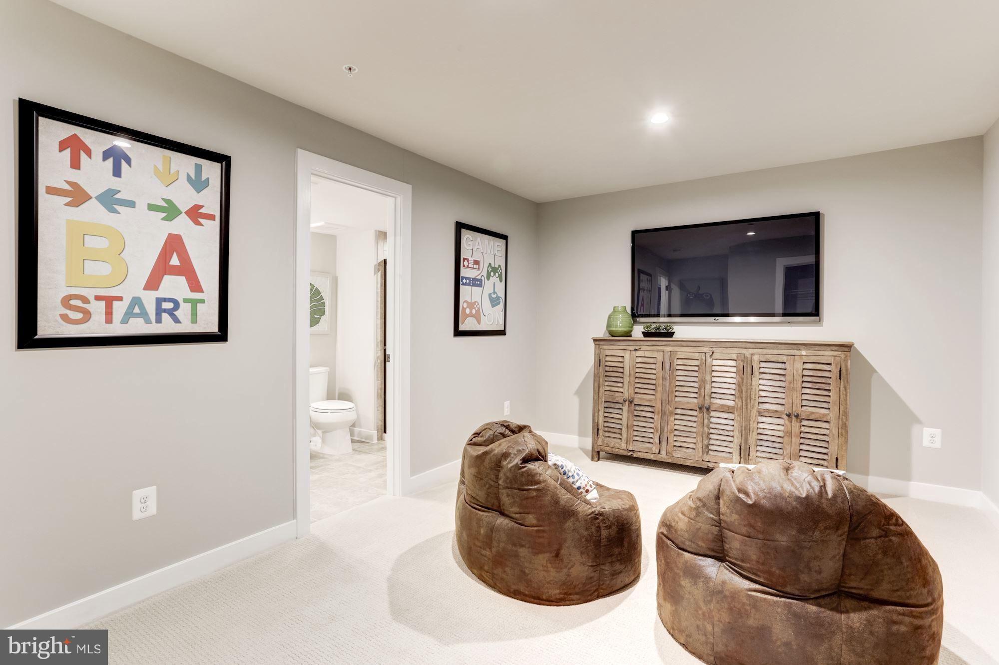 LAKE LINGANORE WOODRIDGE - Residential