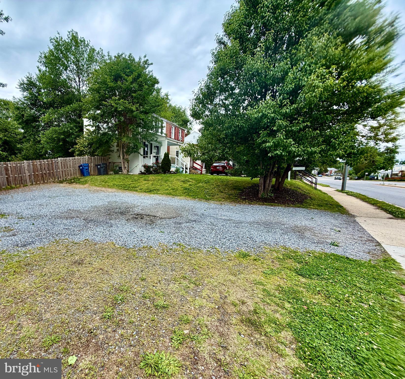 6106 N KINGS HIGHWAY