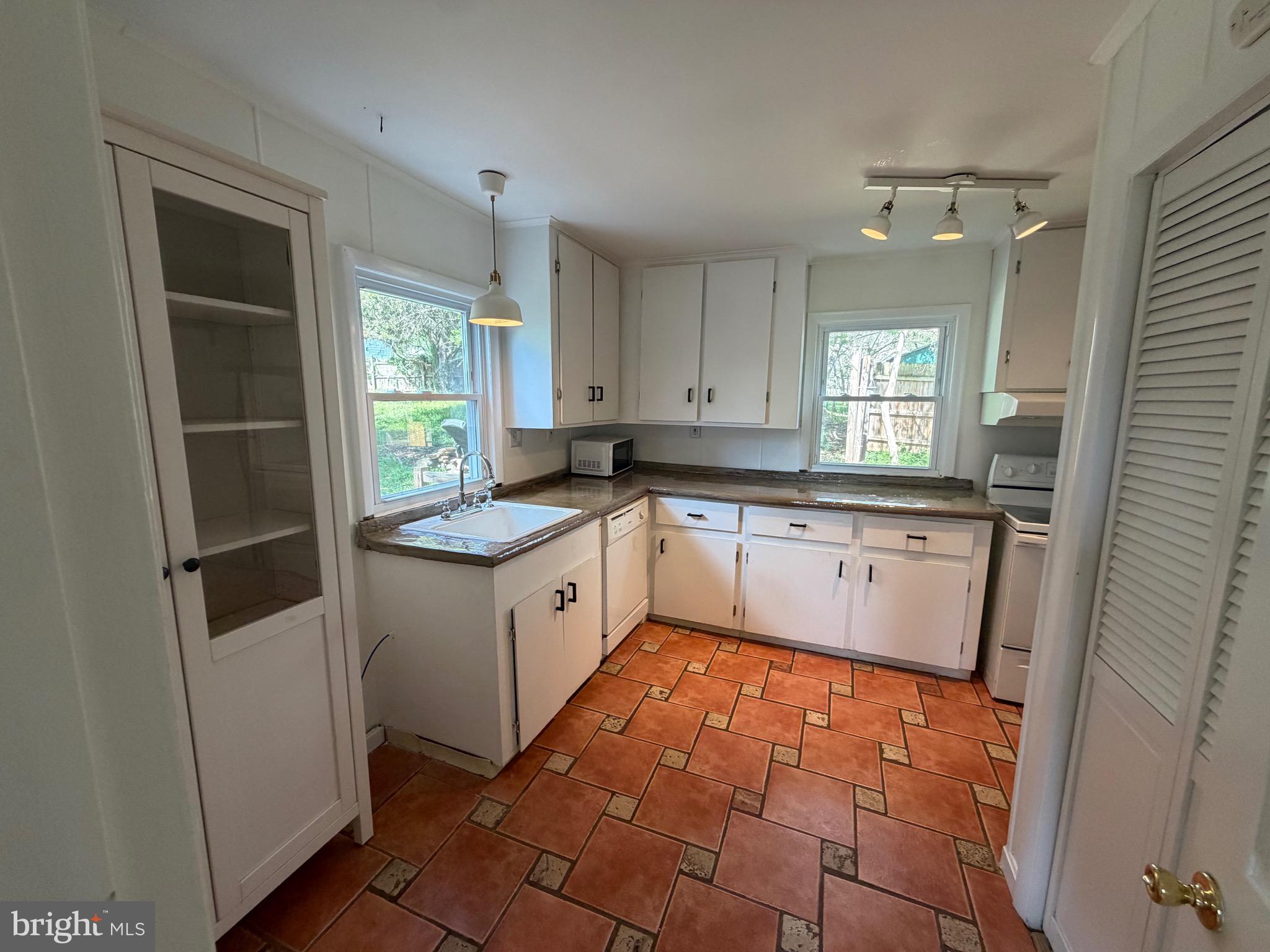 5014 DELAWARE STREET