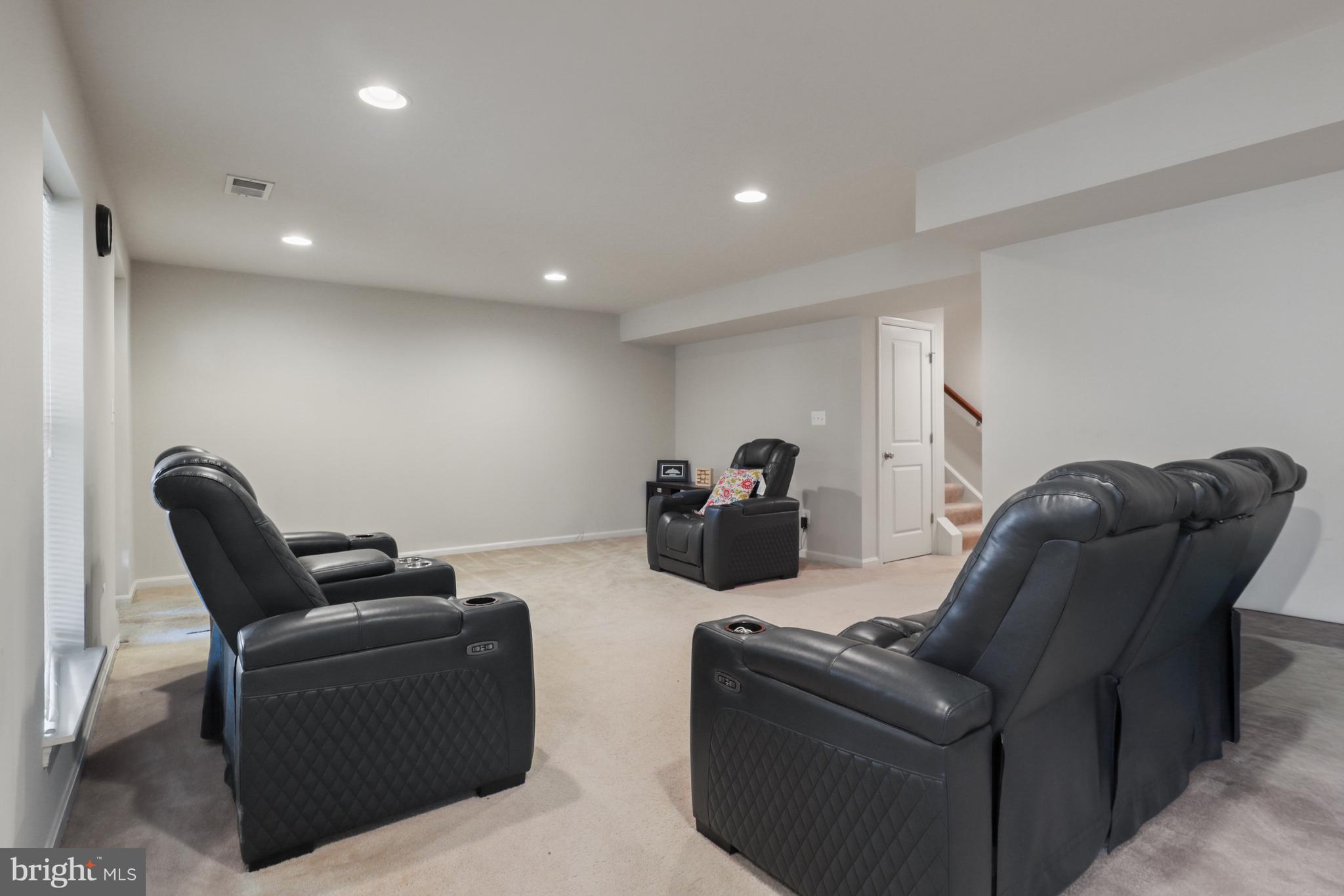 PEMBROOKE - Residential