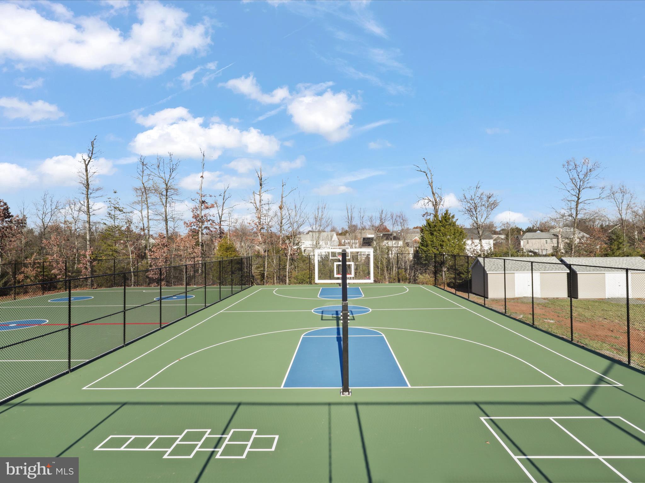 PEMBROOKE - Residential