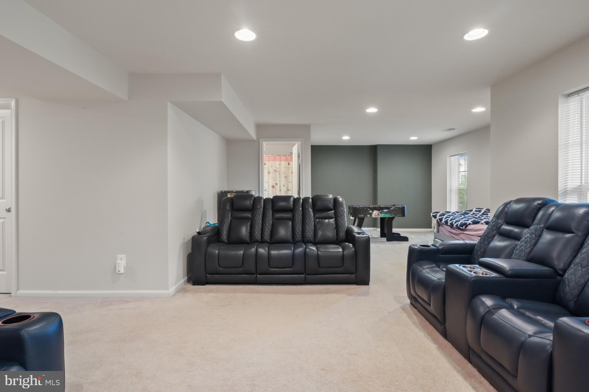 PEMBROOKE - Residential