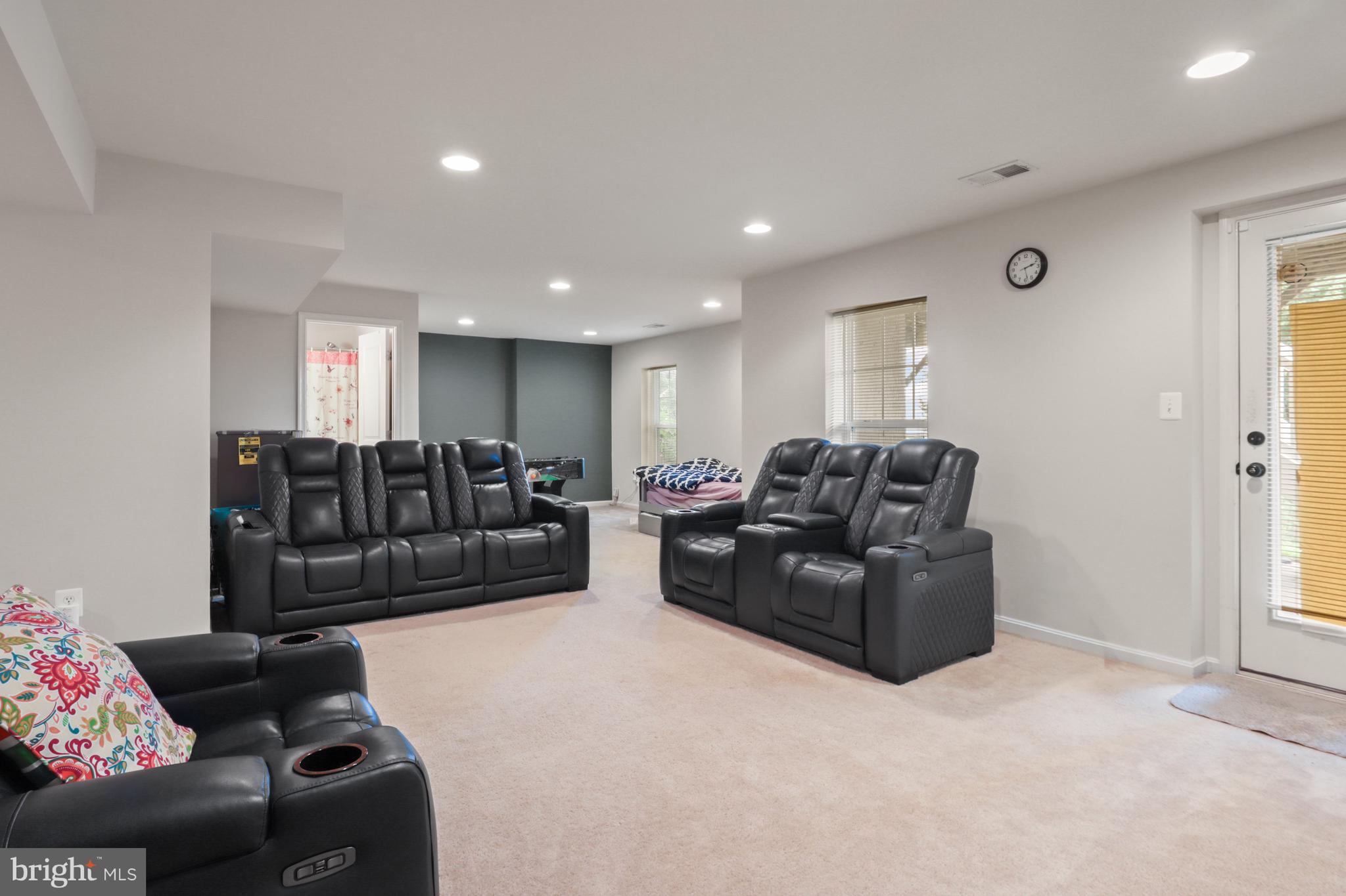 PEMBROOKE - Residential