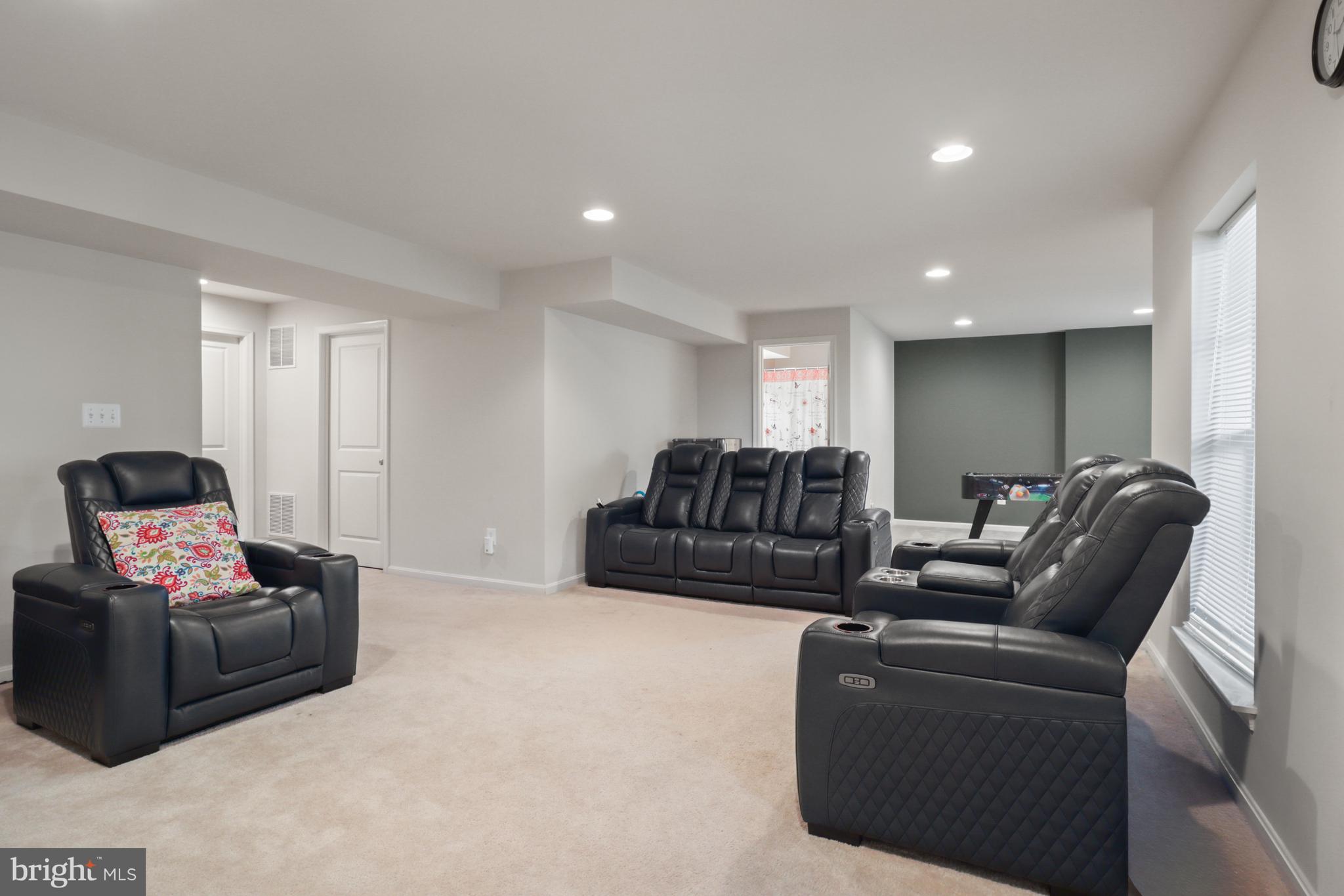 PEMBROOKE - Residential