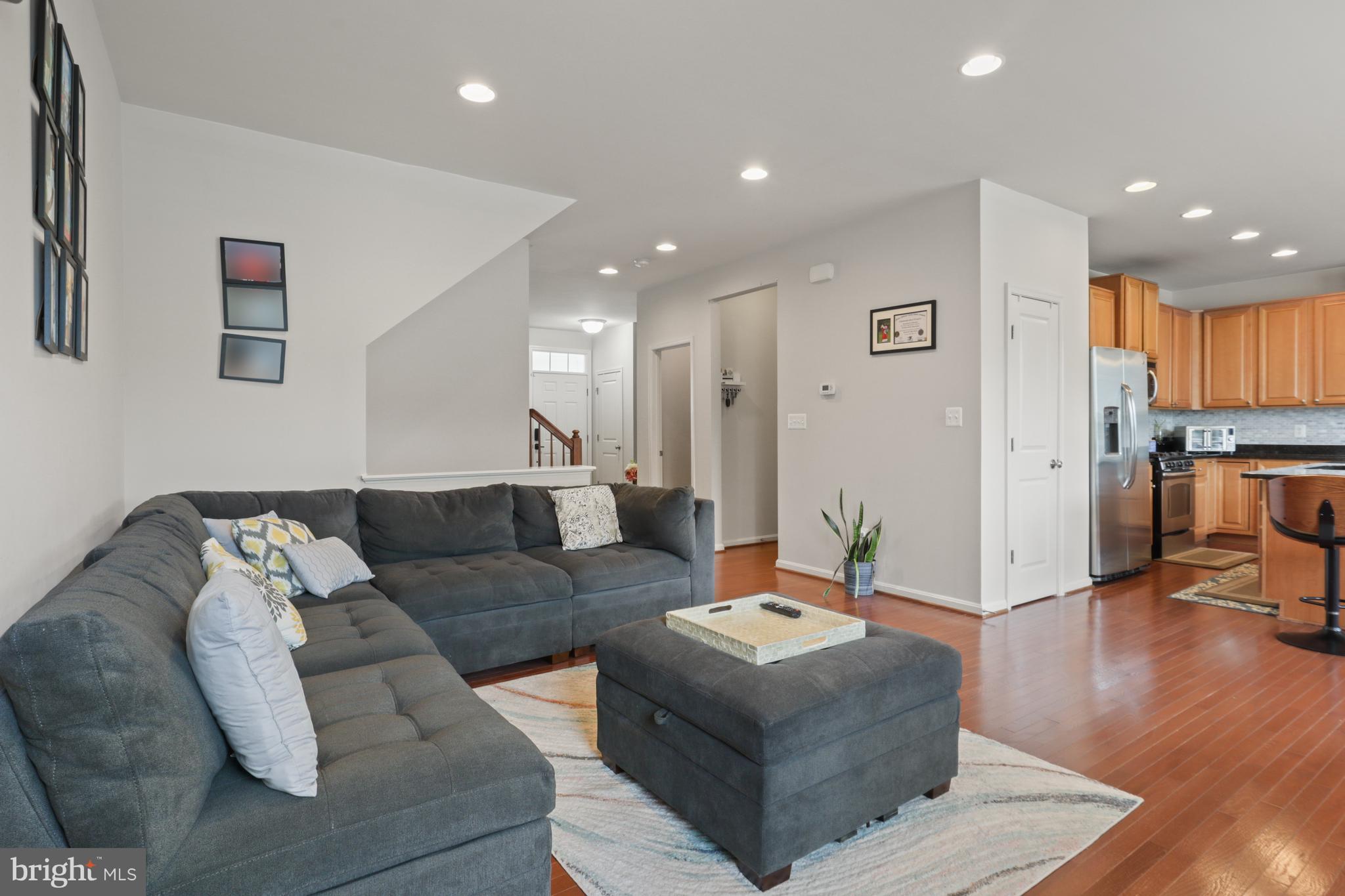 PEMBROOKE - Residential