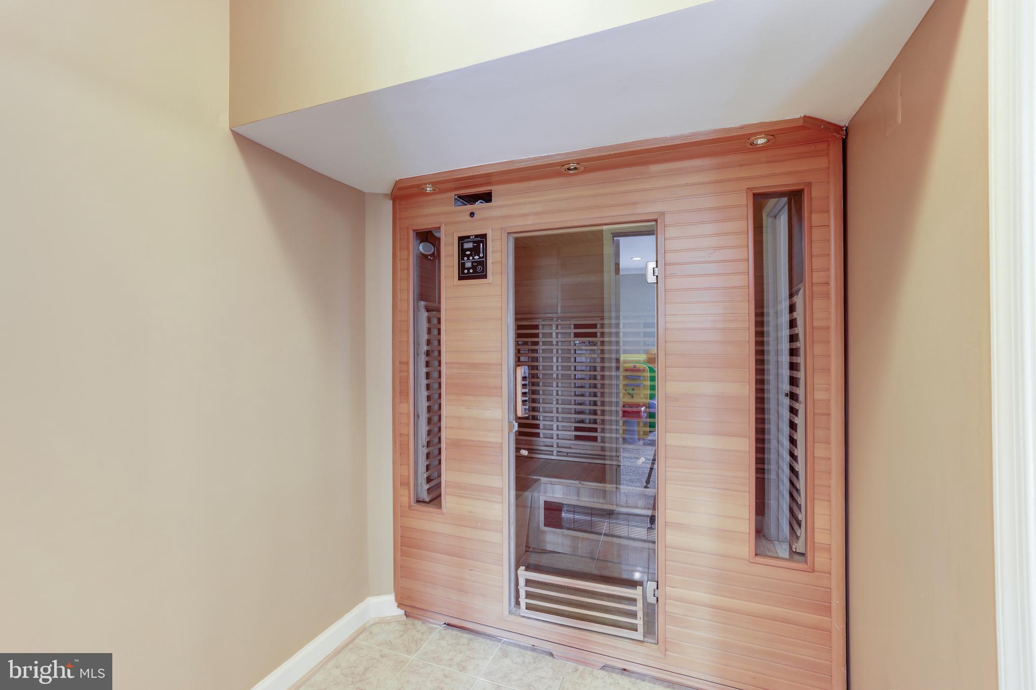 MCLEAN HUNDRED - Residential