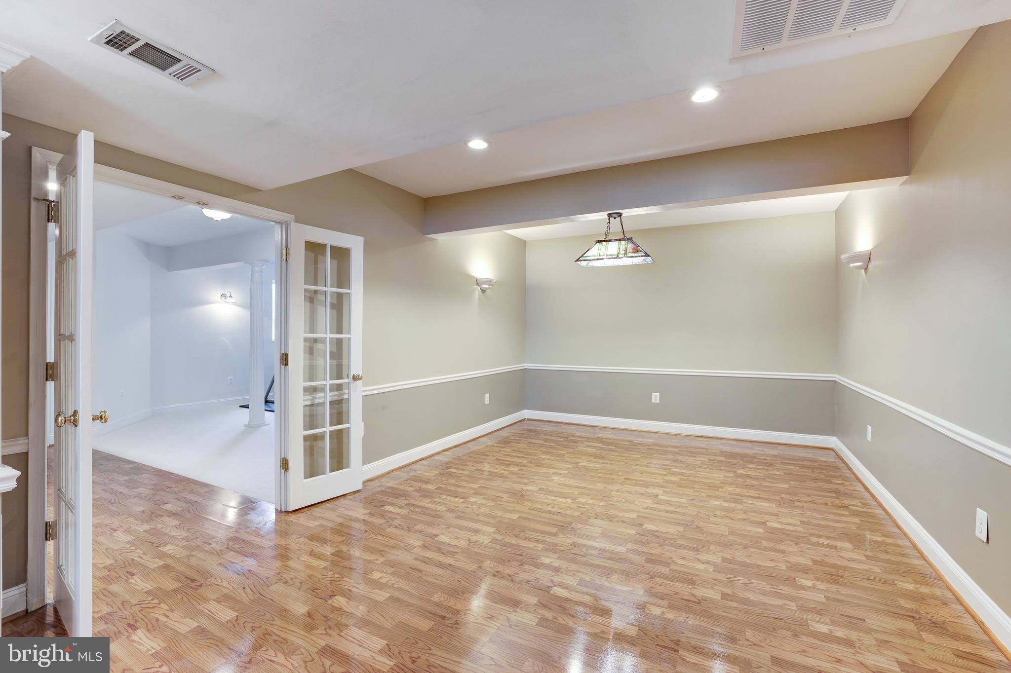 MCLEAN HUNDRED - Residential