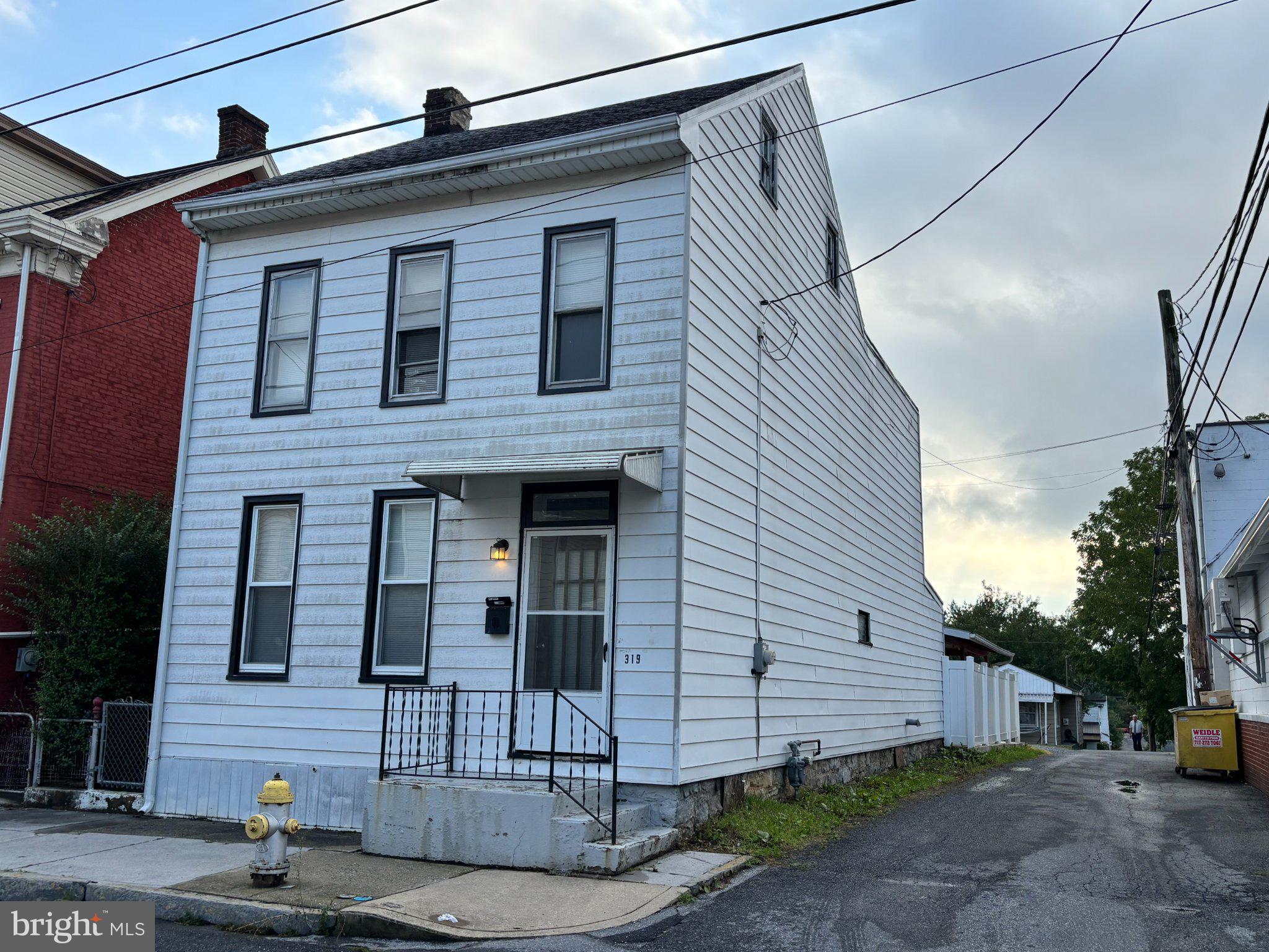 319 S 6TH STREET