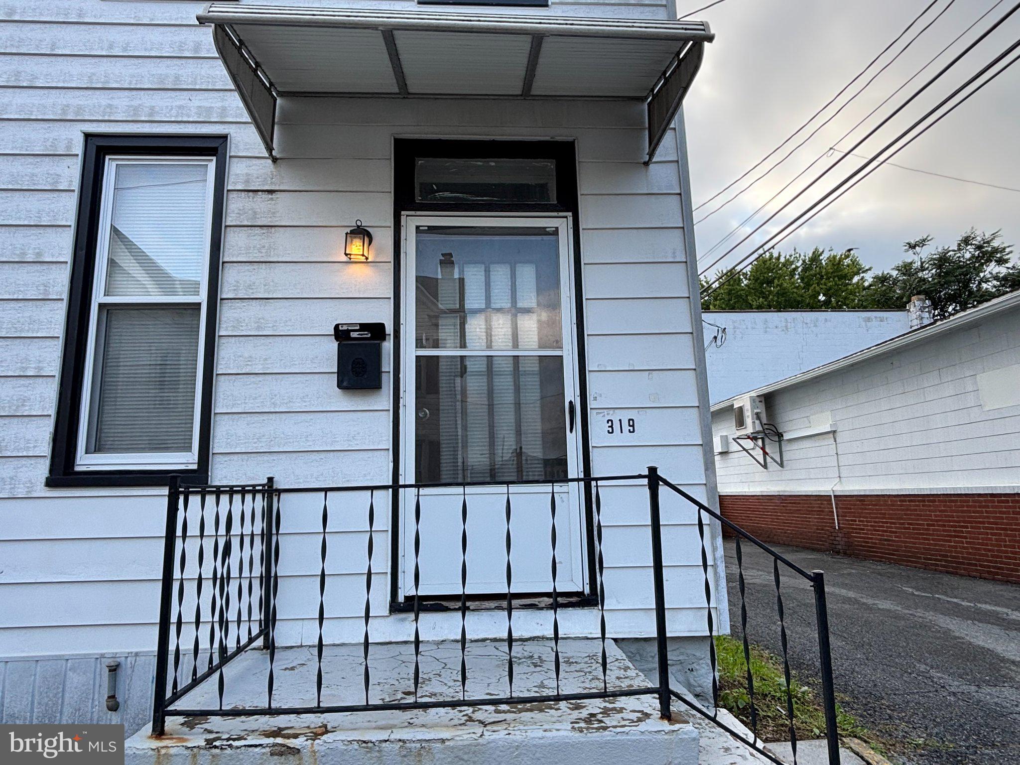 319 S 6TH STREET