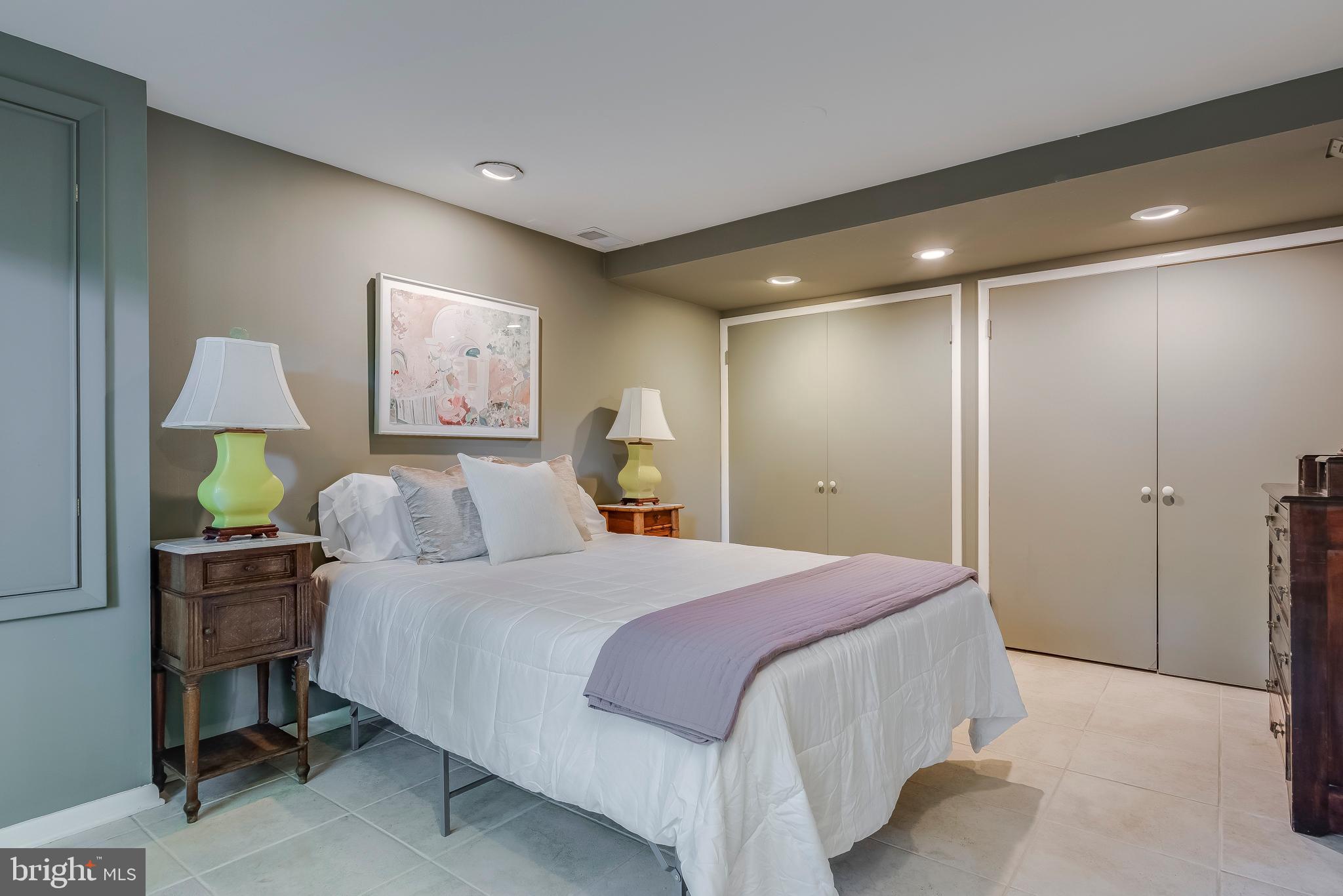 SHERWOOD FOREST - Residential