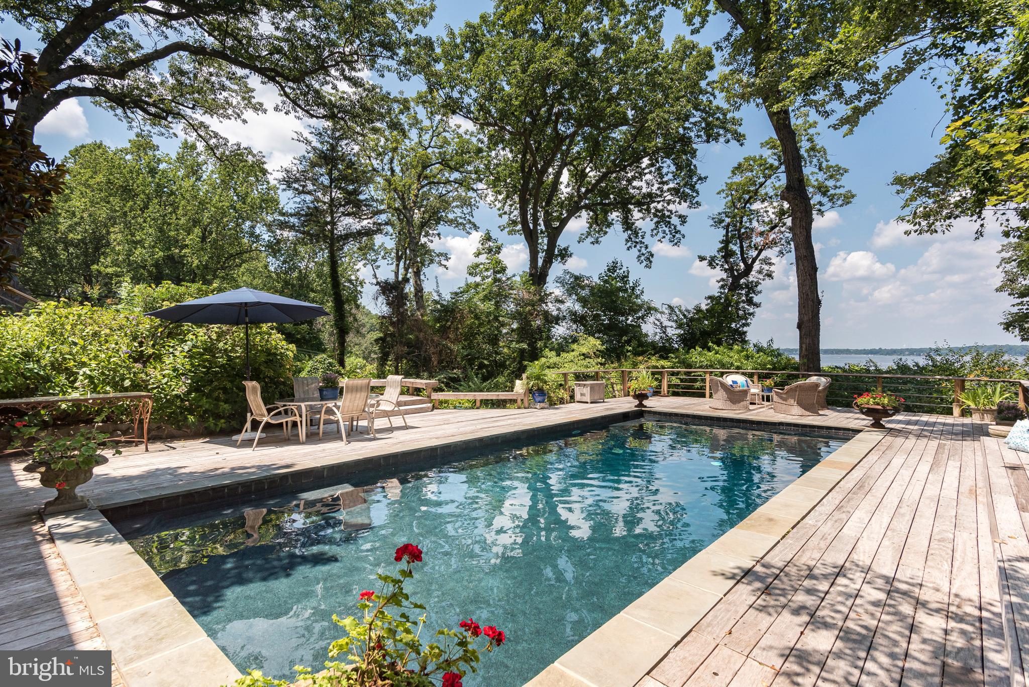 SHERWOOD FOREST - Residential