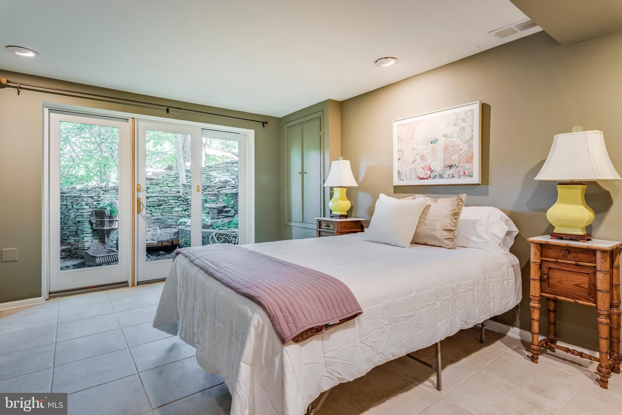 SHERWOOD FOREST - Residential