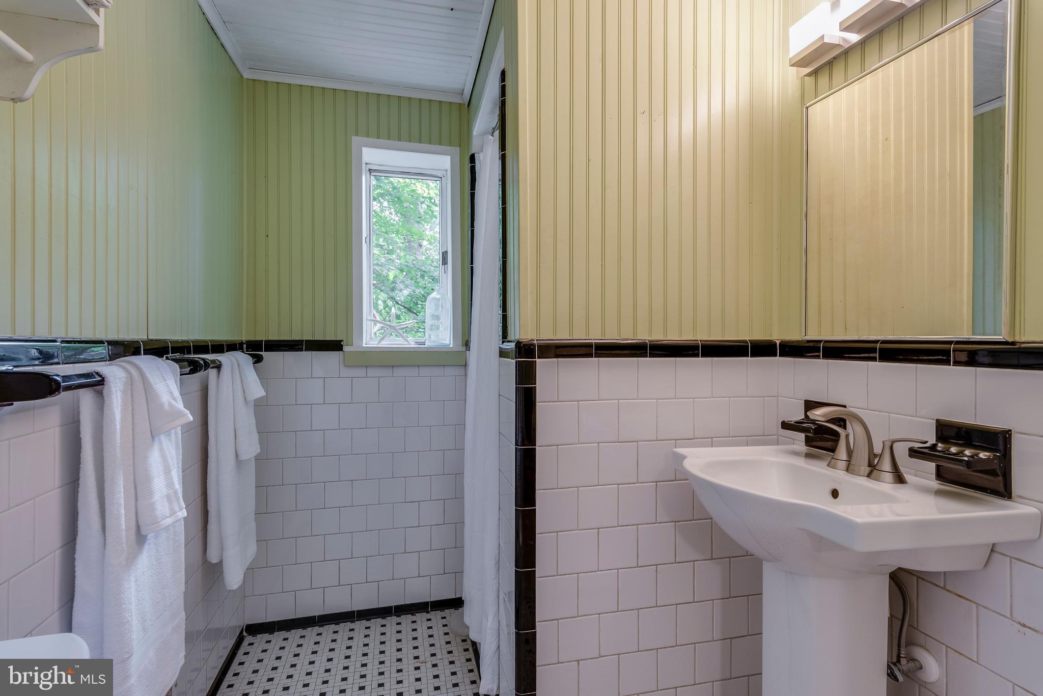 SHERWOOD FOREST - Residential