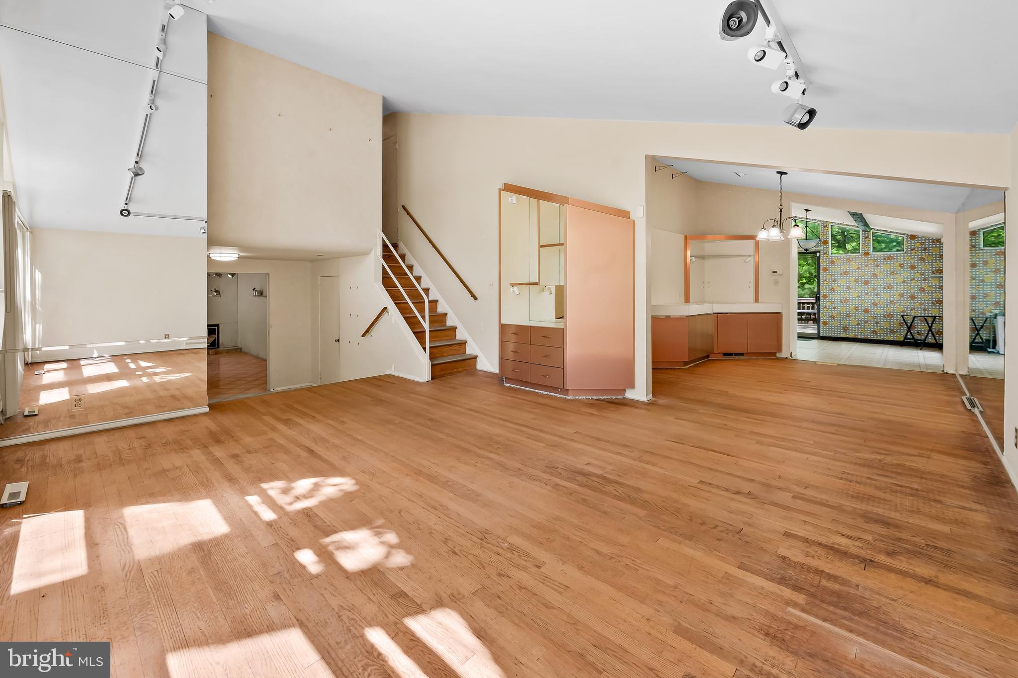 MOUNT WASHINGTON - Residential