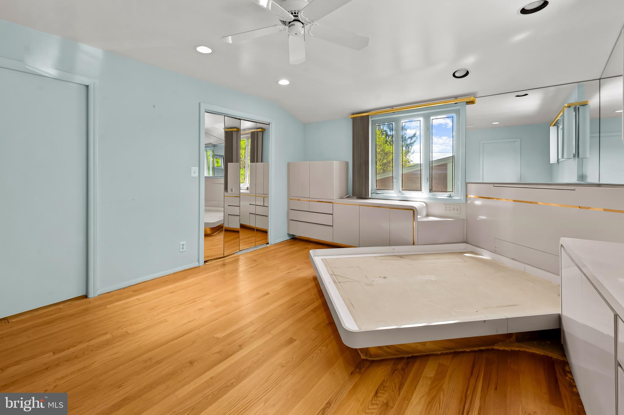 MOUNT WASHINGTON - Residential