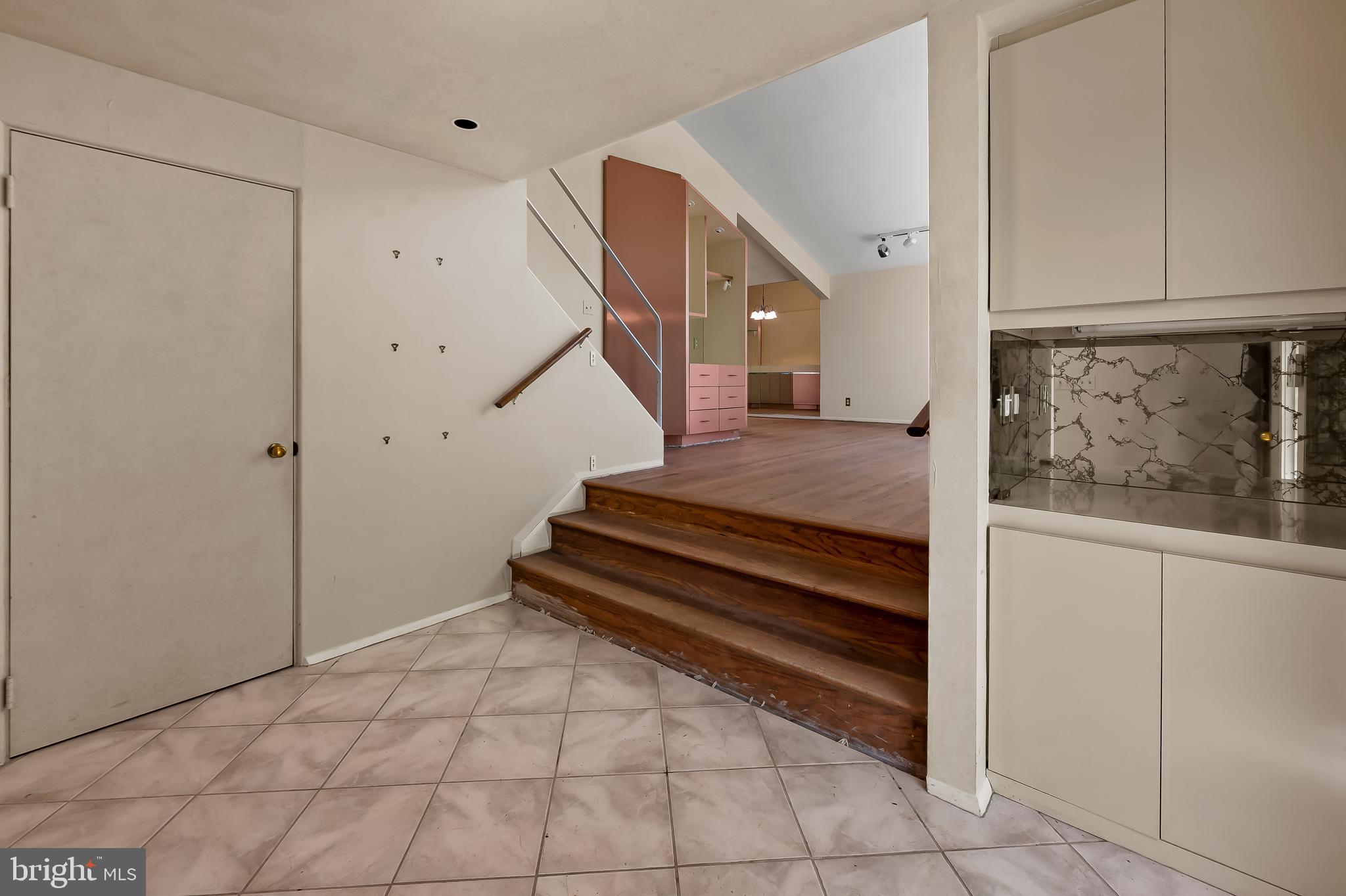 6102 WESTCLIFF DRIVE