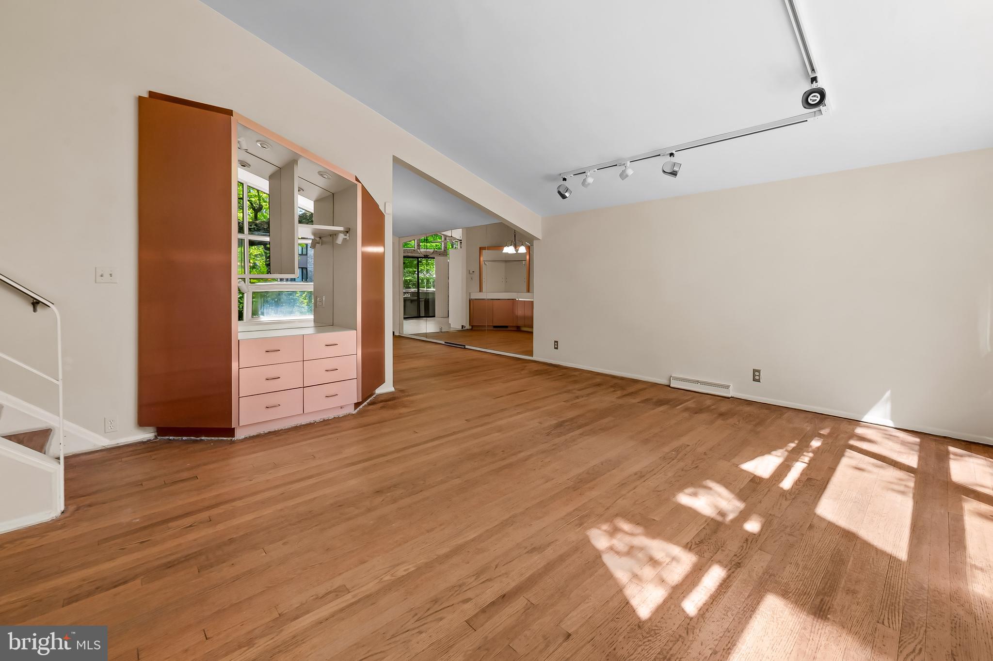 MOUNT WASHINGTON - Residential