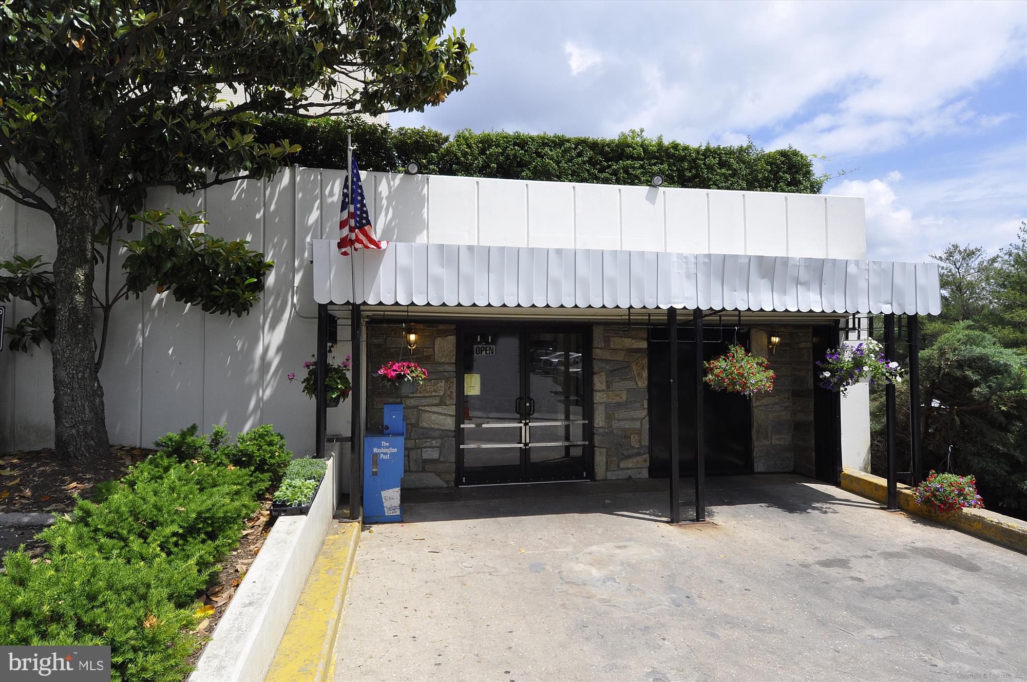 PARKSIDE CONDOMINIUMS - Residential Lease