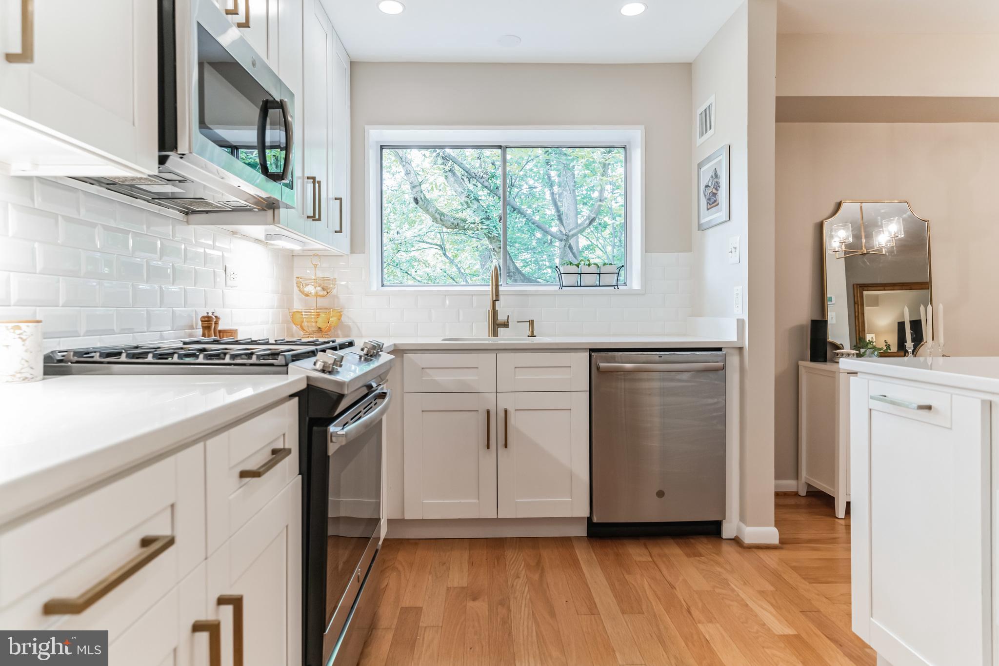 PARKSIDE CONDOMINIUMS - Residential Lease