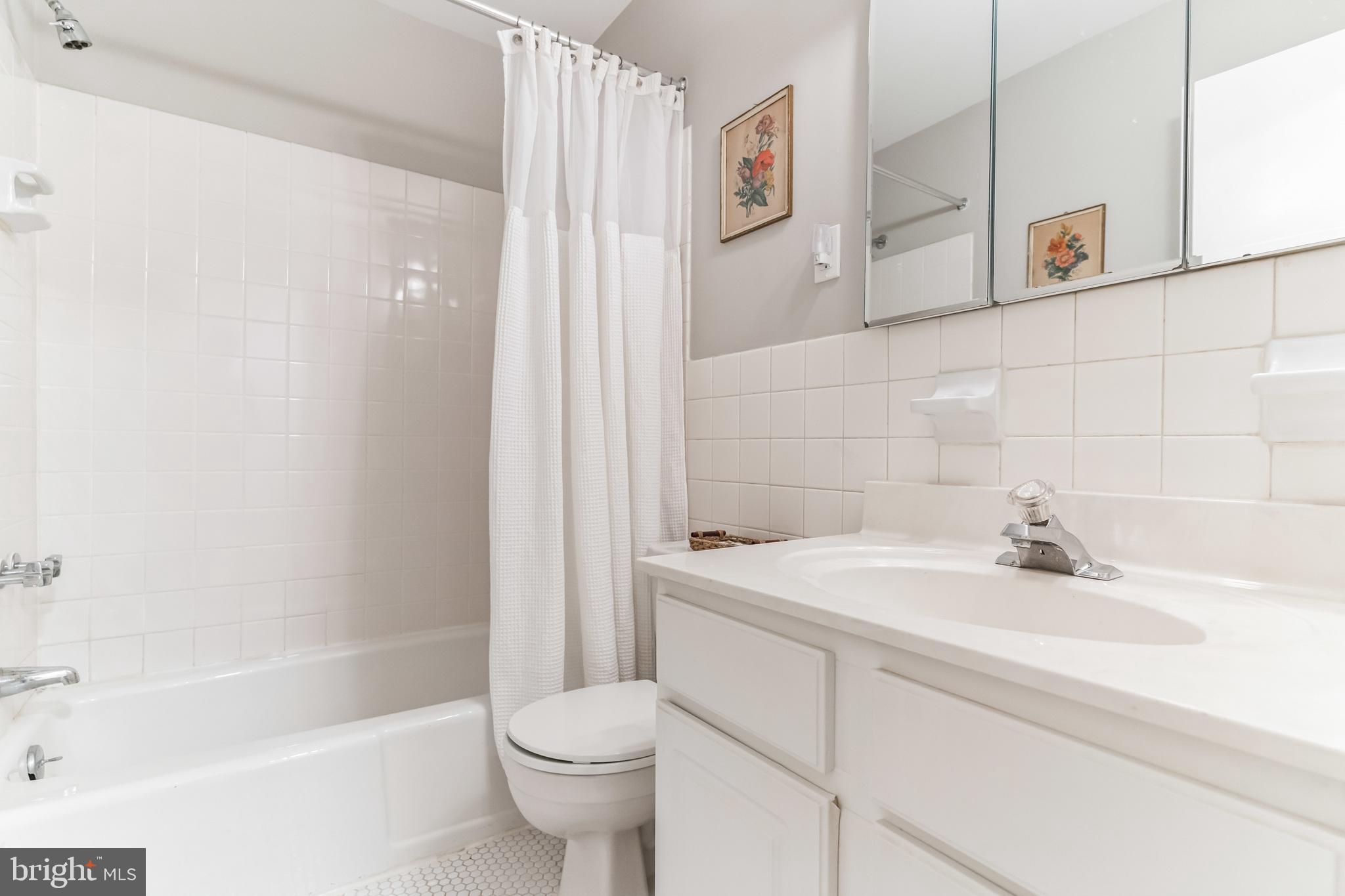 PARKSIDE CONDOMINIUMS - Residential Lease