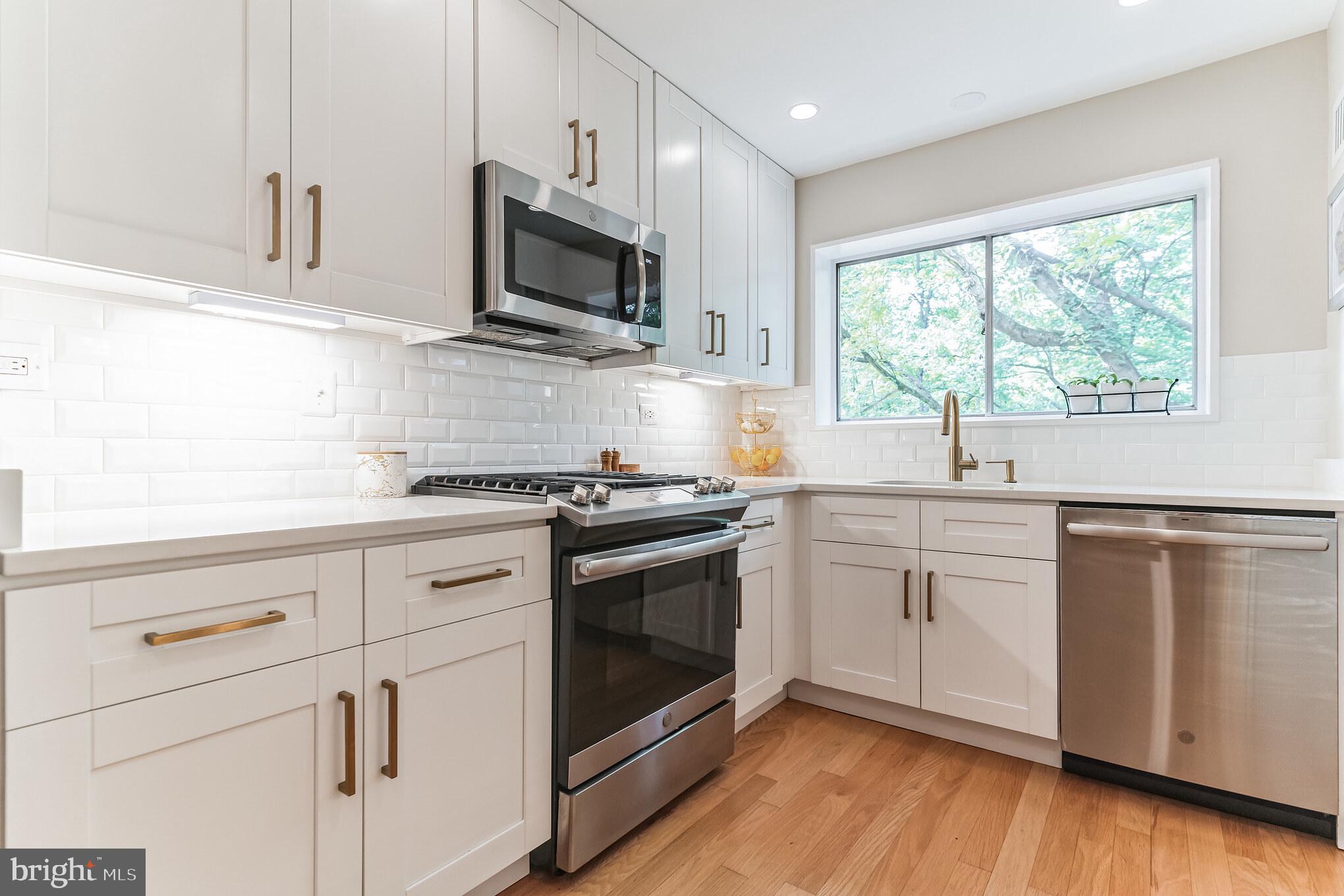 PARKSIDE CONDOMINIUMS - Residential Lease